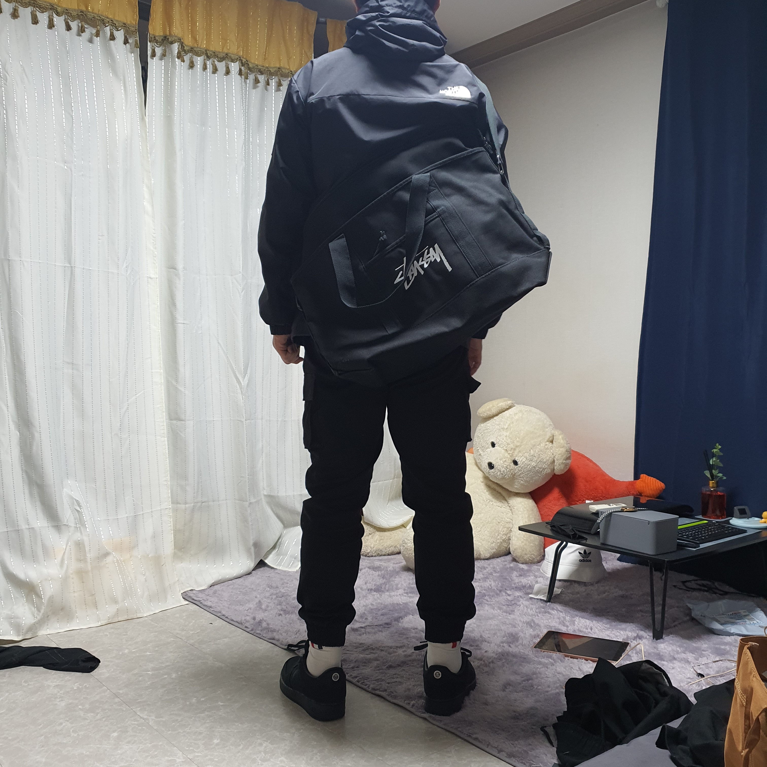 Nike x Stussy Air Force 1 Low Triple Black, Nike x Stussy Tote Bag 착용 스타일 - 3