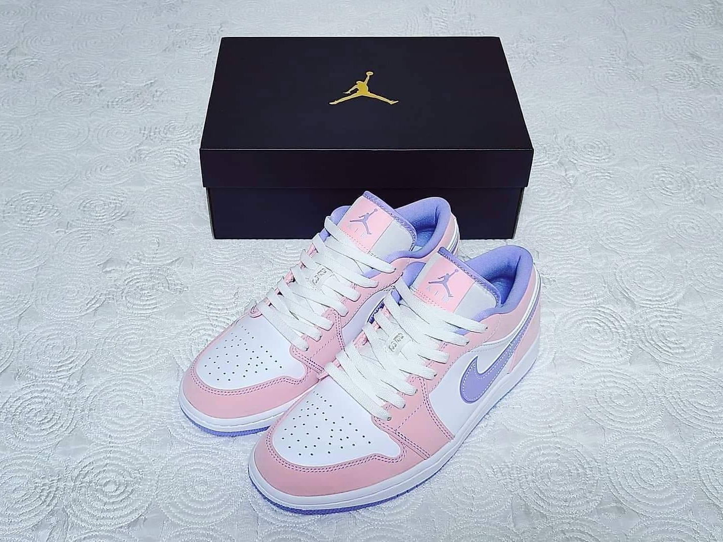 Jordan 1 Low SE Arctic Punch 착용 스타일 - 1