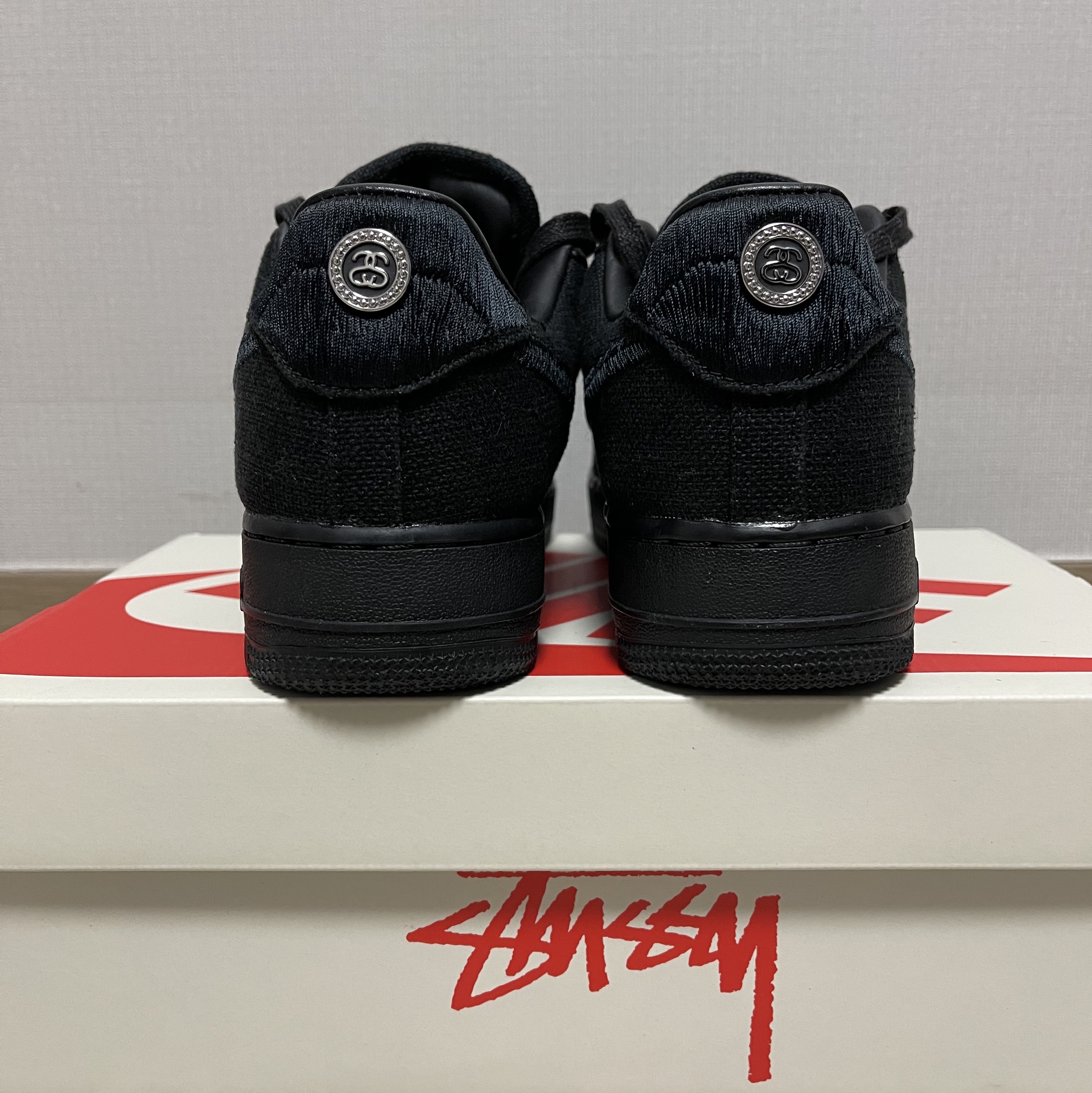 Nike x Stussy Air Force 1 Low Triple Black 착용 스타일 - 2