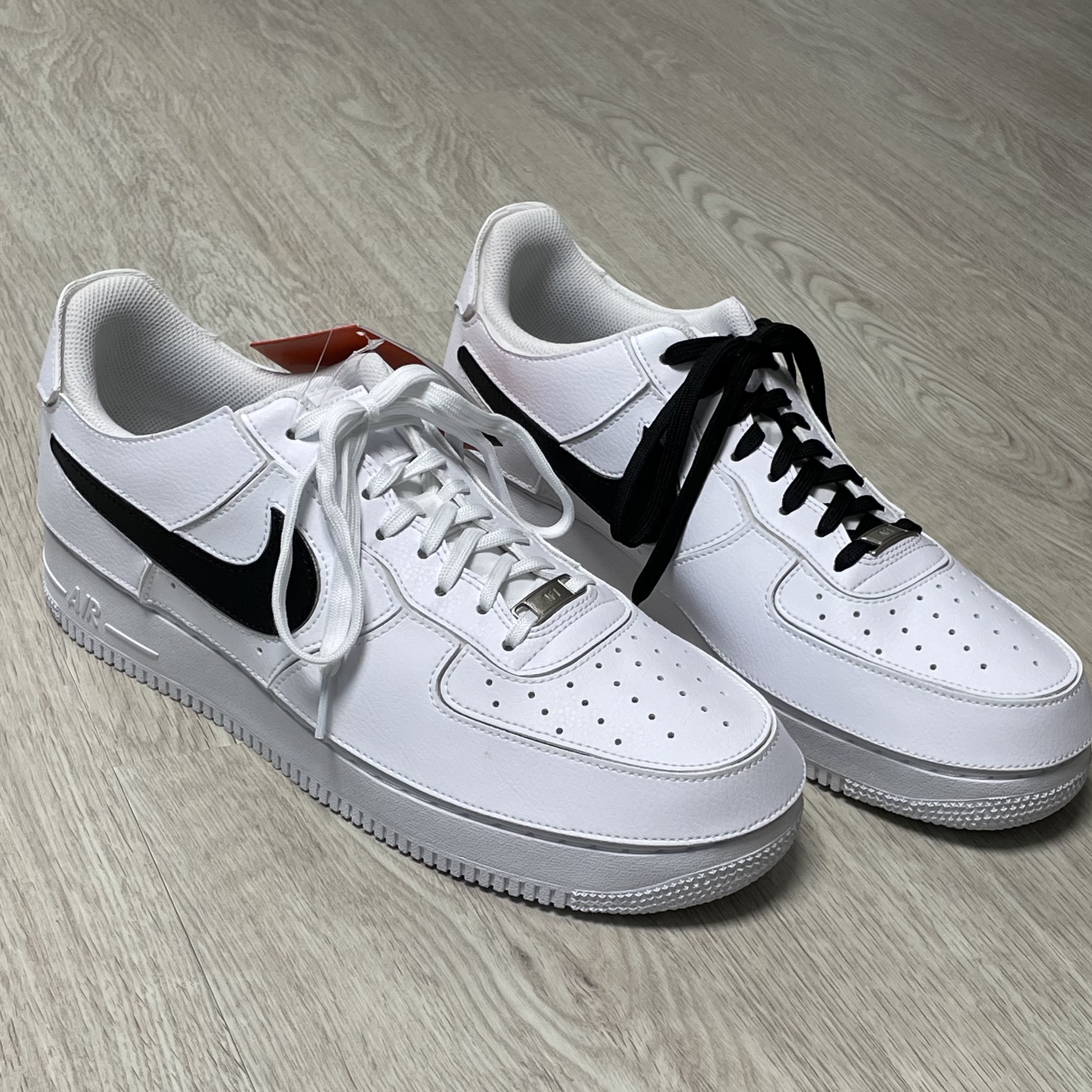 Nike Air Force 1/1 Triple White 착용 스타일