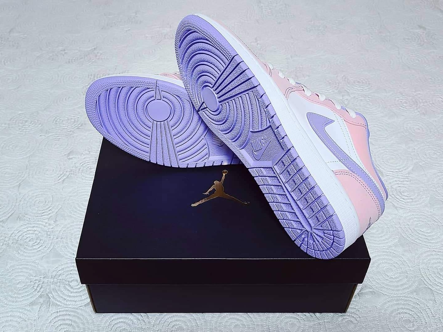 Jordan 1 Low SE Arctic Punch 착용 스타일 - 4