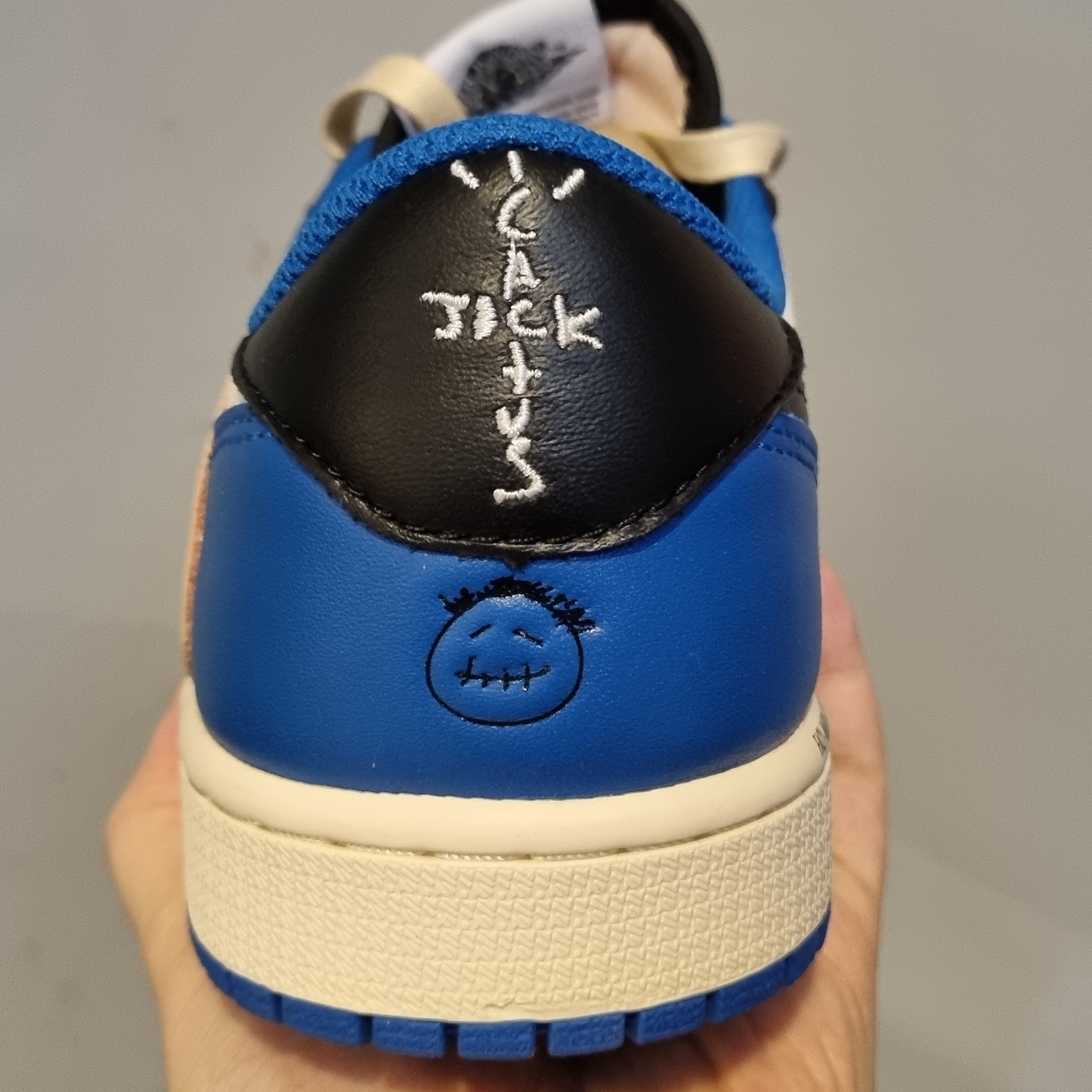 Jordan 1 x Travis Scott x Fragment Retro Low OG SP Military Blue 착용 스타일