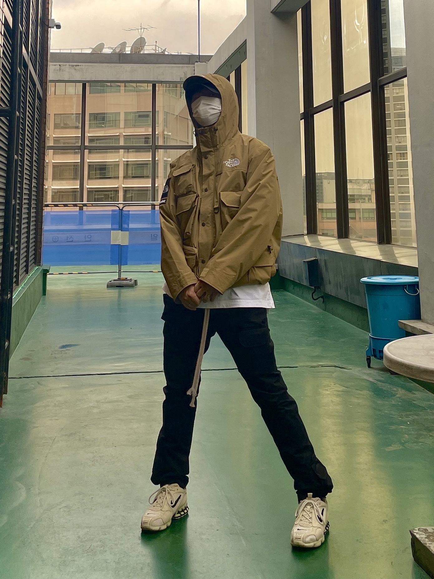 Supreme x The North Face Cargo Jacket Gold - 20SS, Nike x Stussy Air Zoom Spiridon Cage 2 Fossil 착용 스타일 - 2
