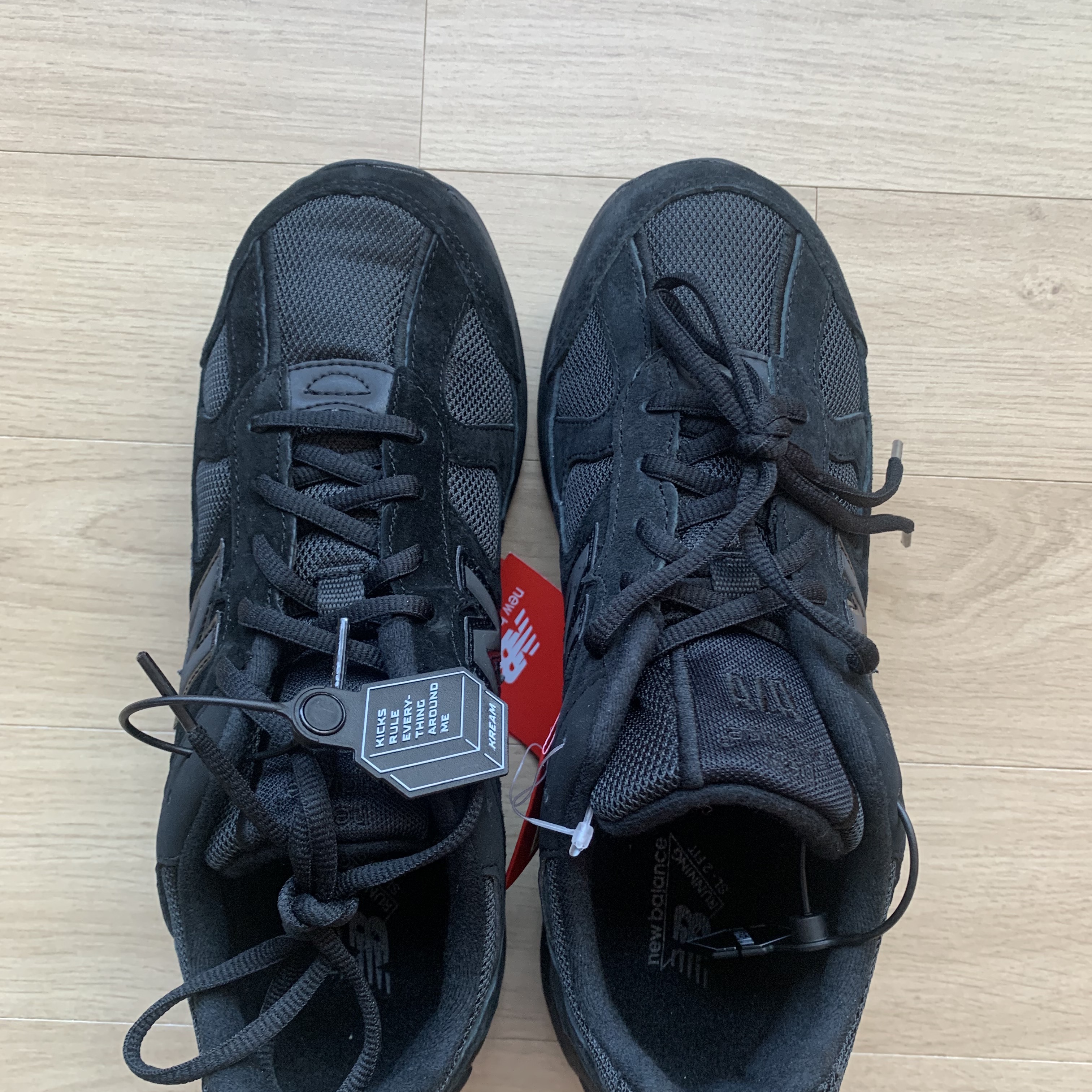 New Balance 878 Triple Black 착용 스타일