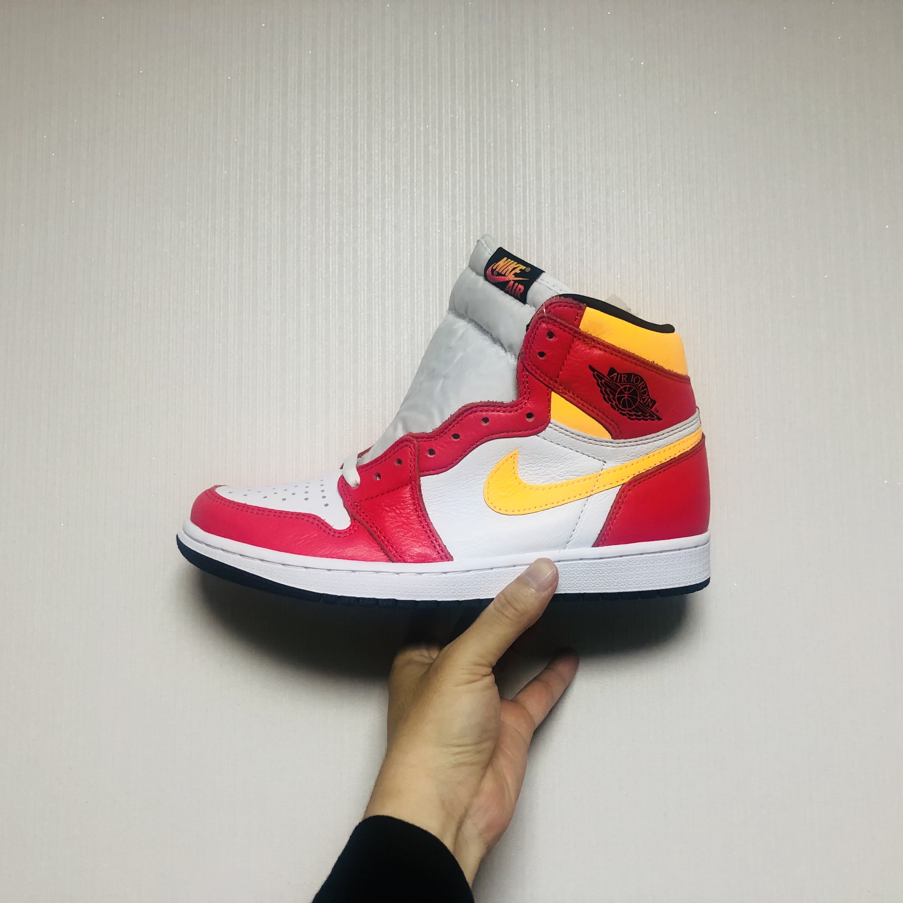Jordan 1 Retro High OG Light Fusion Red 착용 스타일