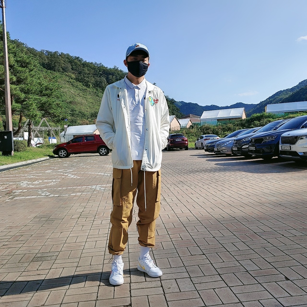 Jordan 1 Low White Multi-Color Swoosh 착용 스타일 - 1