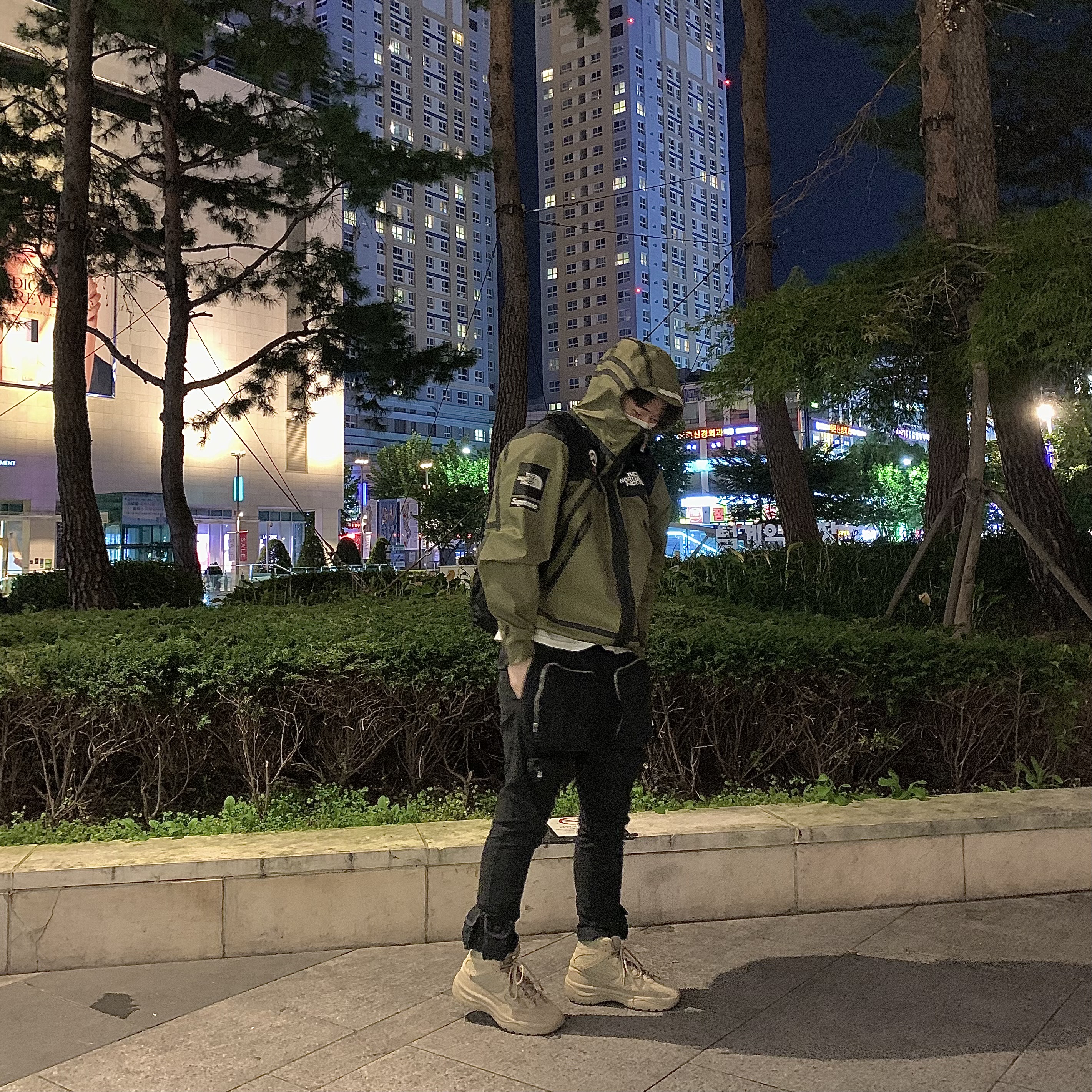 Adidas Yeezy Desert Boot Rock, Supreme x The North Face Summit Series Outer Tape Seam Jacket Olive - 21SS 착용 스타일