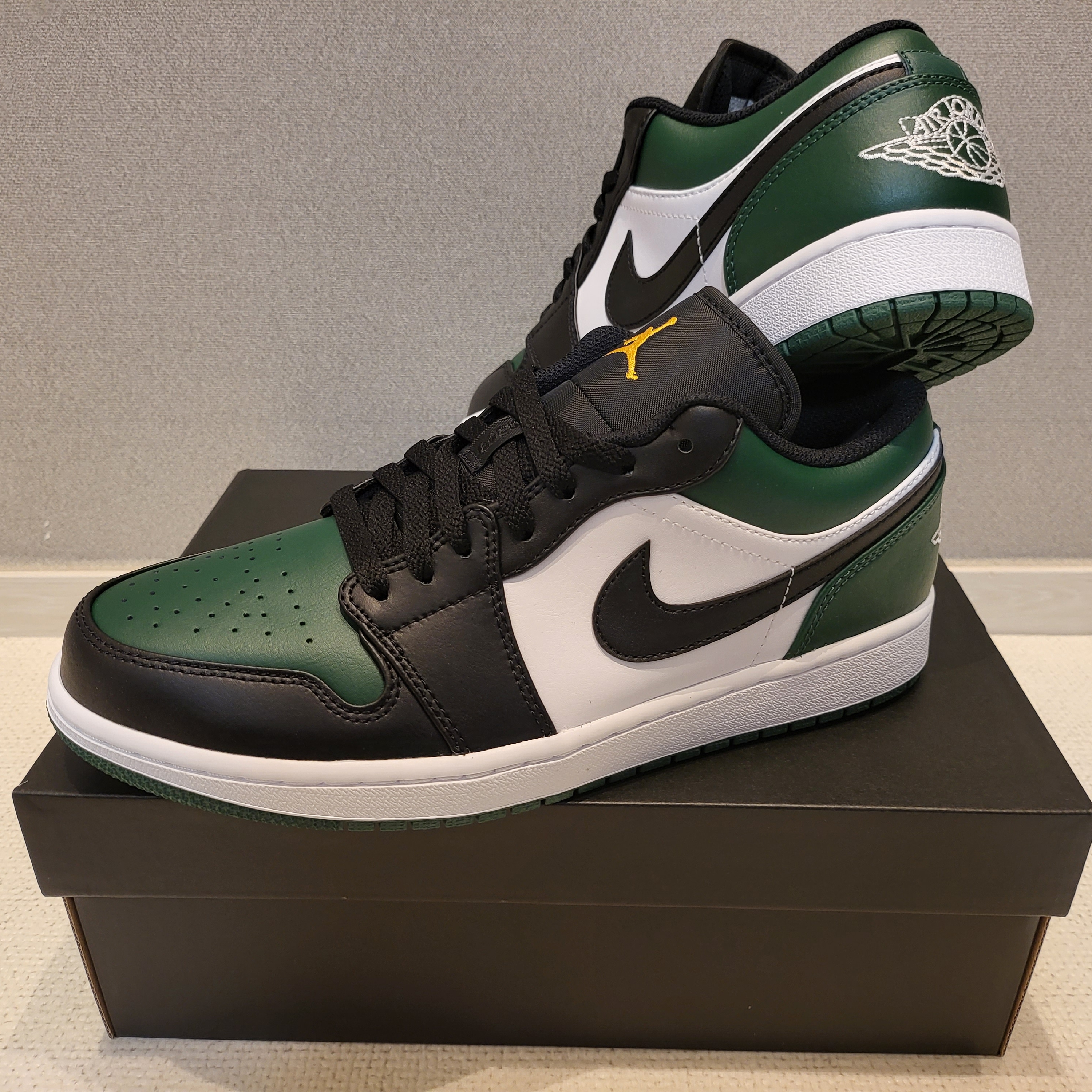 Jordan 1 Low Green Toe 착용 스타일 - 1