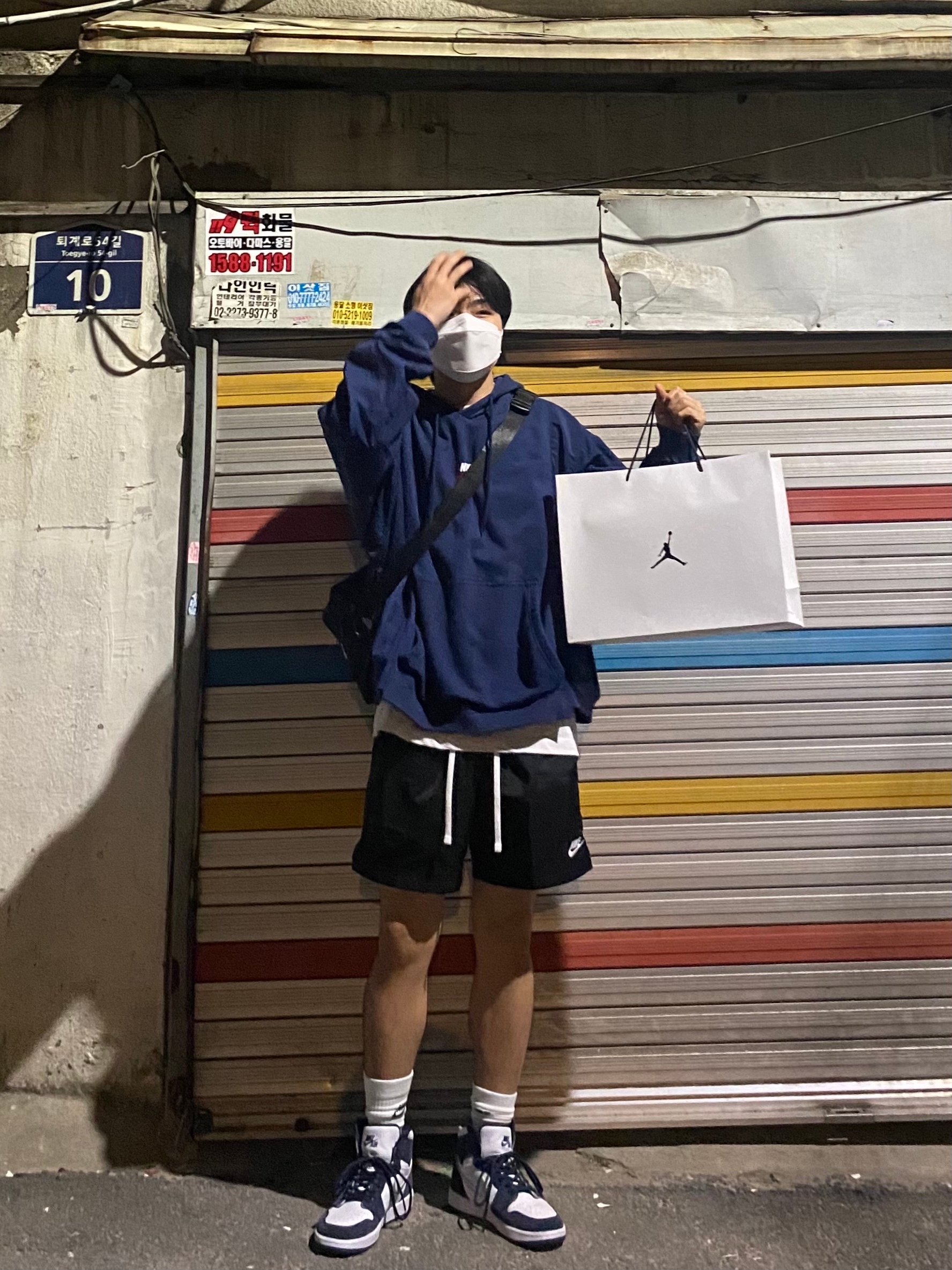 Jordan 1 Retro High OG CO.JP Midnight Navy, Nike NSW Hoodie BRS Midnight Navy 착용 스타일