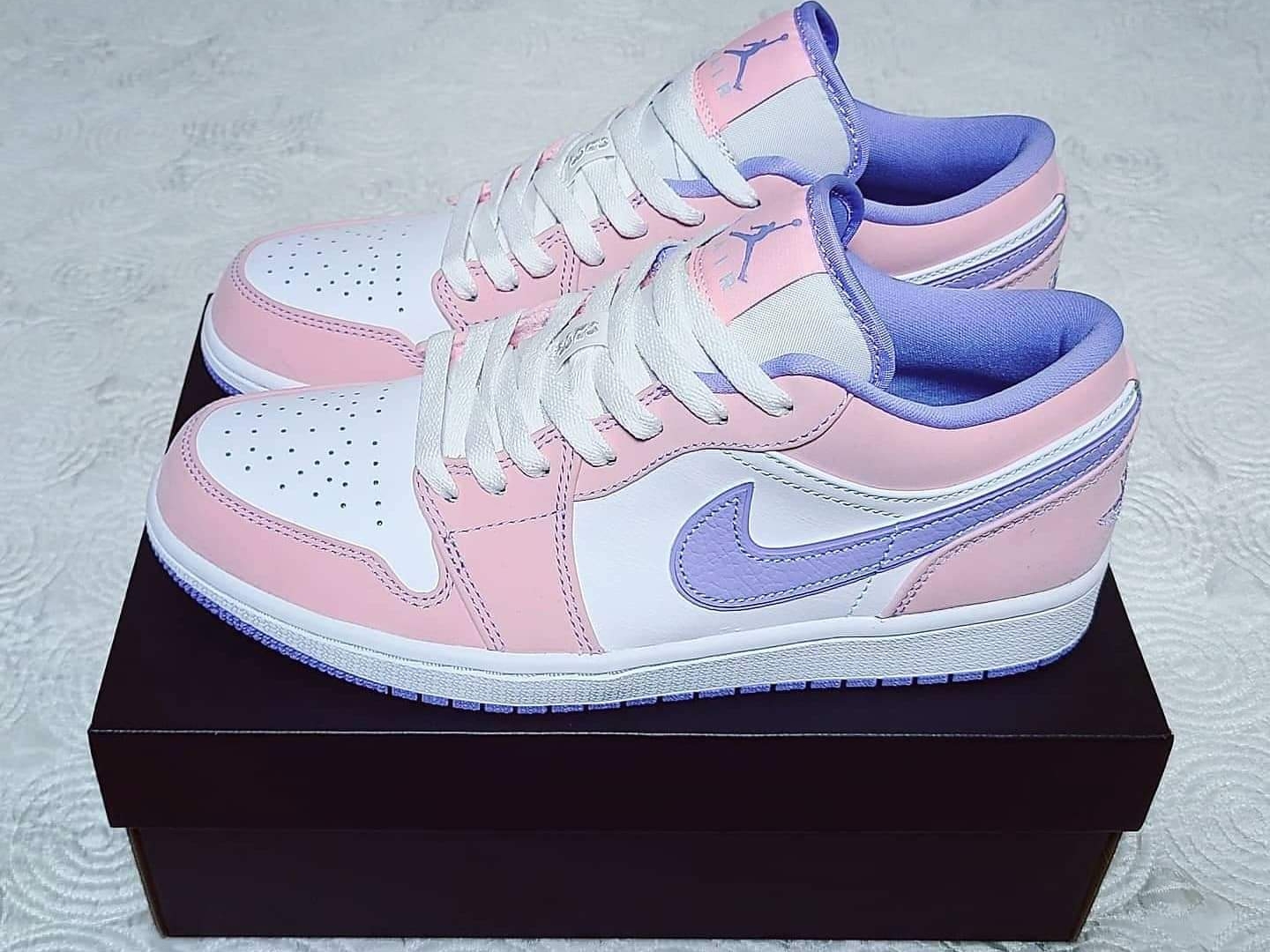 Jordan 1 Low SE Arctic Punch 착용 스타일 - 2