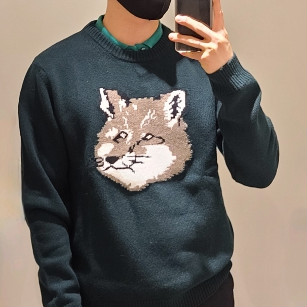 Maison Kitsune Big Fox Head Pullover Knit Dark Green 착용 스타일