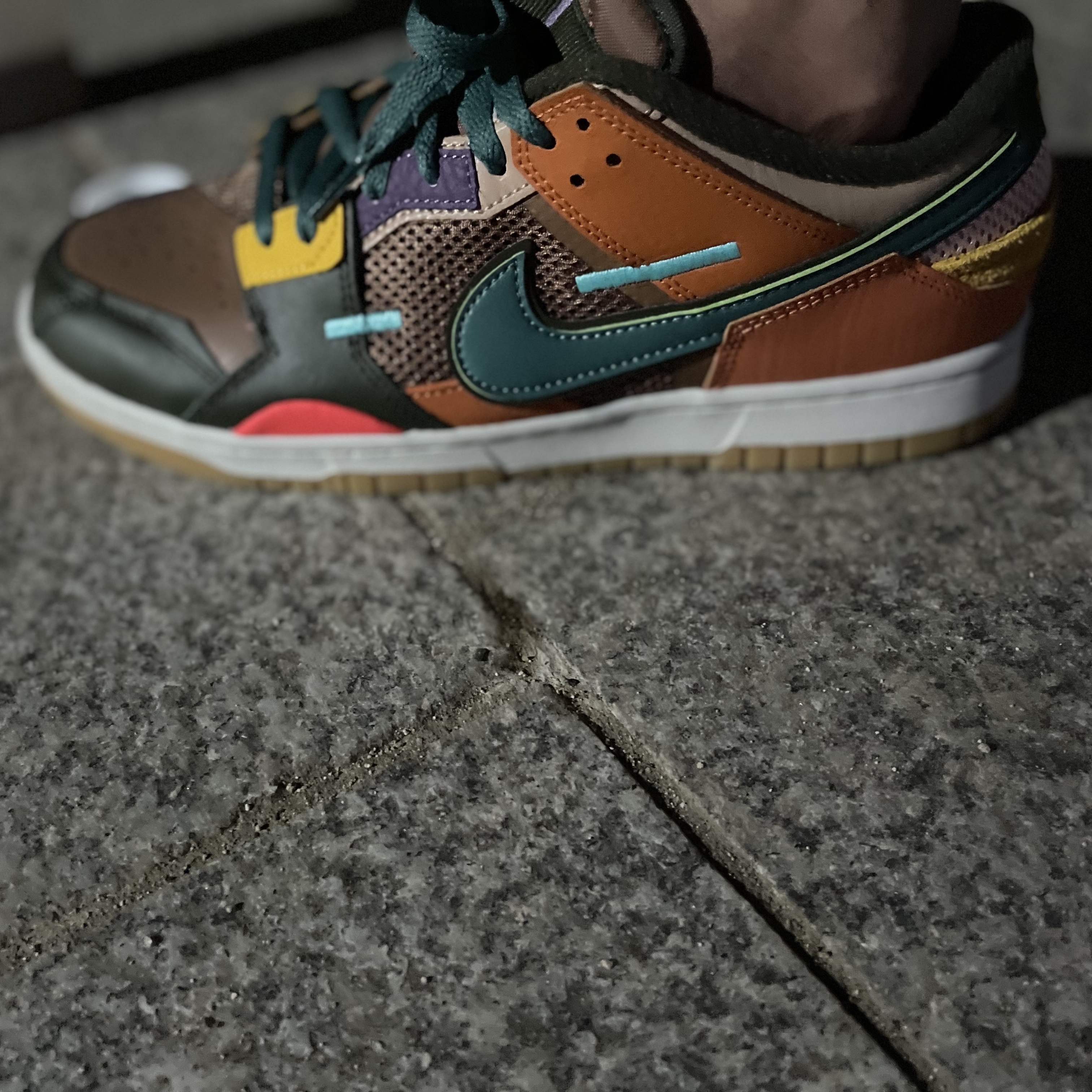 Nike Dunk Scrap Archeo Brown 착용 스타일