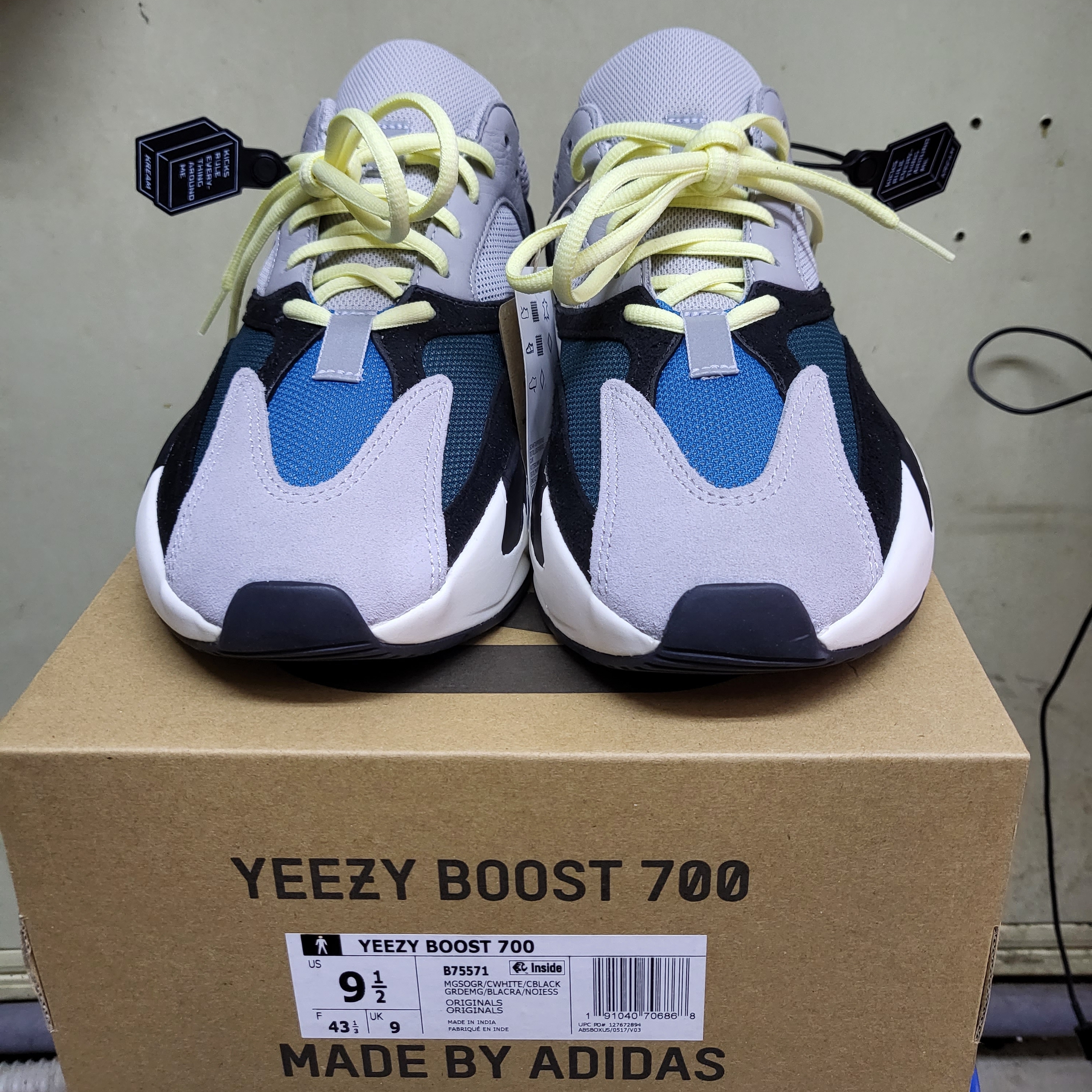 Adidas Yeezy Boost 700 Wave Runner Solid Grey 2017/2019 착용 스타일 - 1