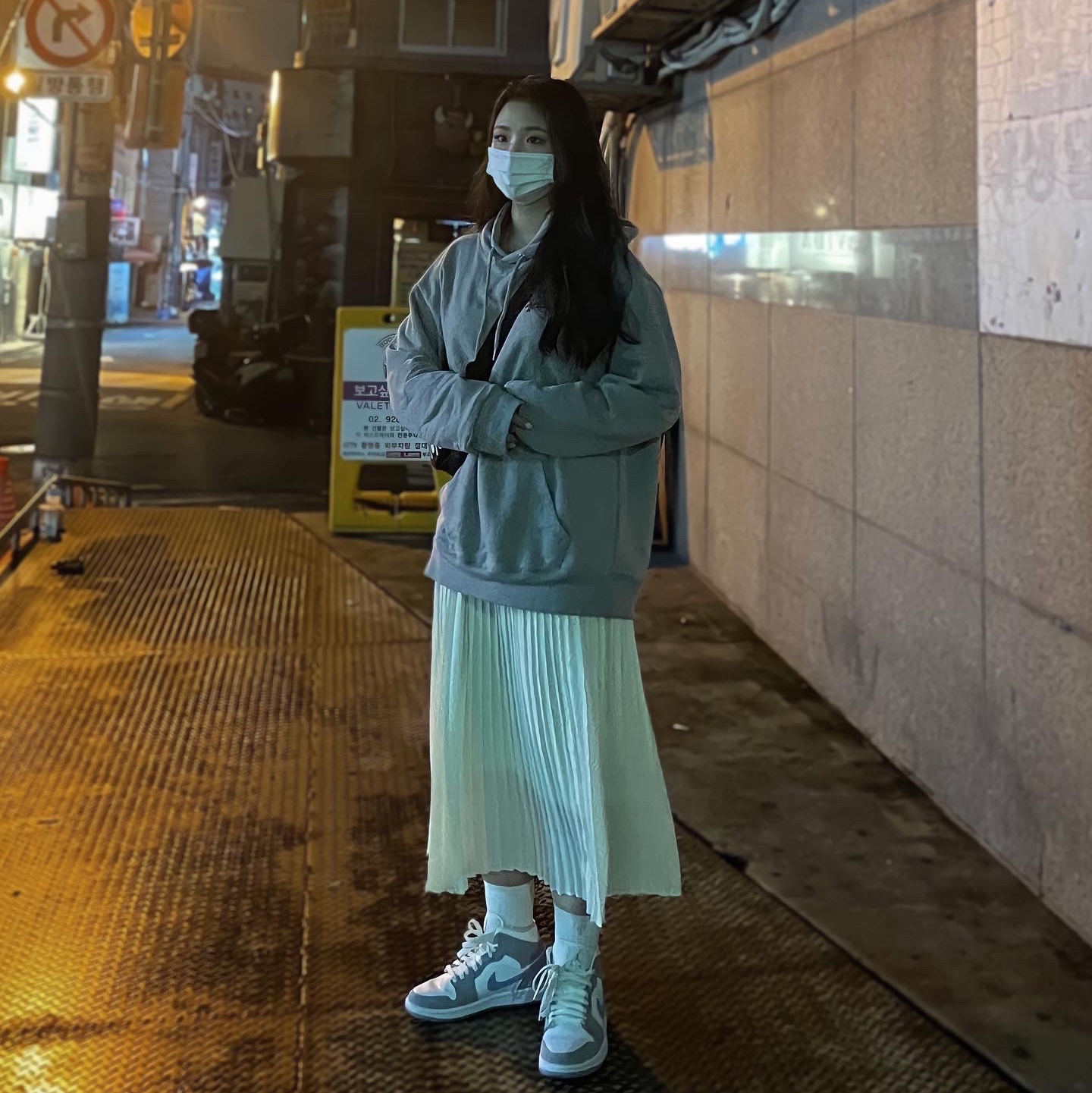 (W) Jordan 1 Mid Wolf Grey, Stussy Basic Stussy Hoodie Ash Heather 2021 착용 스타일 - 1