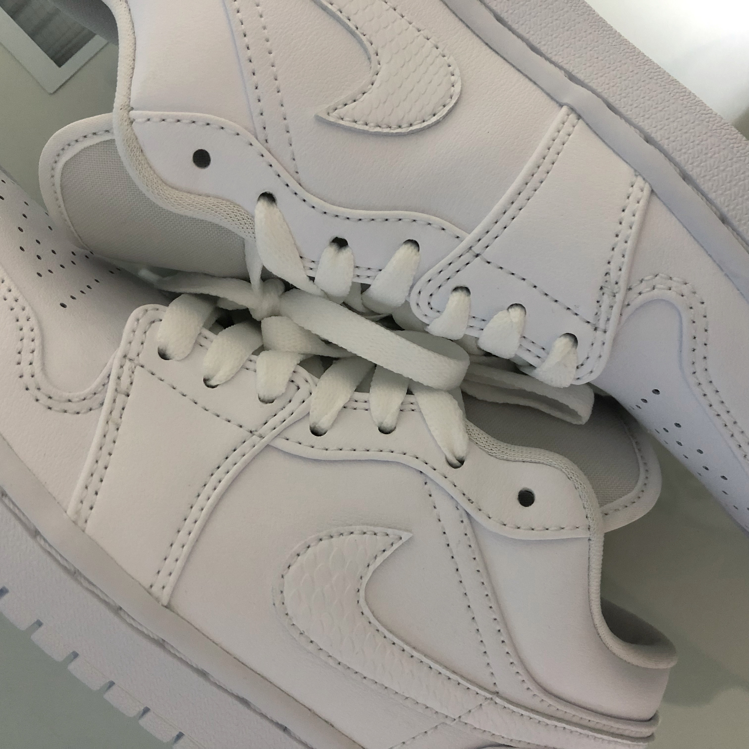 (W) Jordan 1 Low Triple White 2020 착용 스타일 - 2