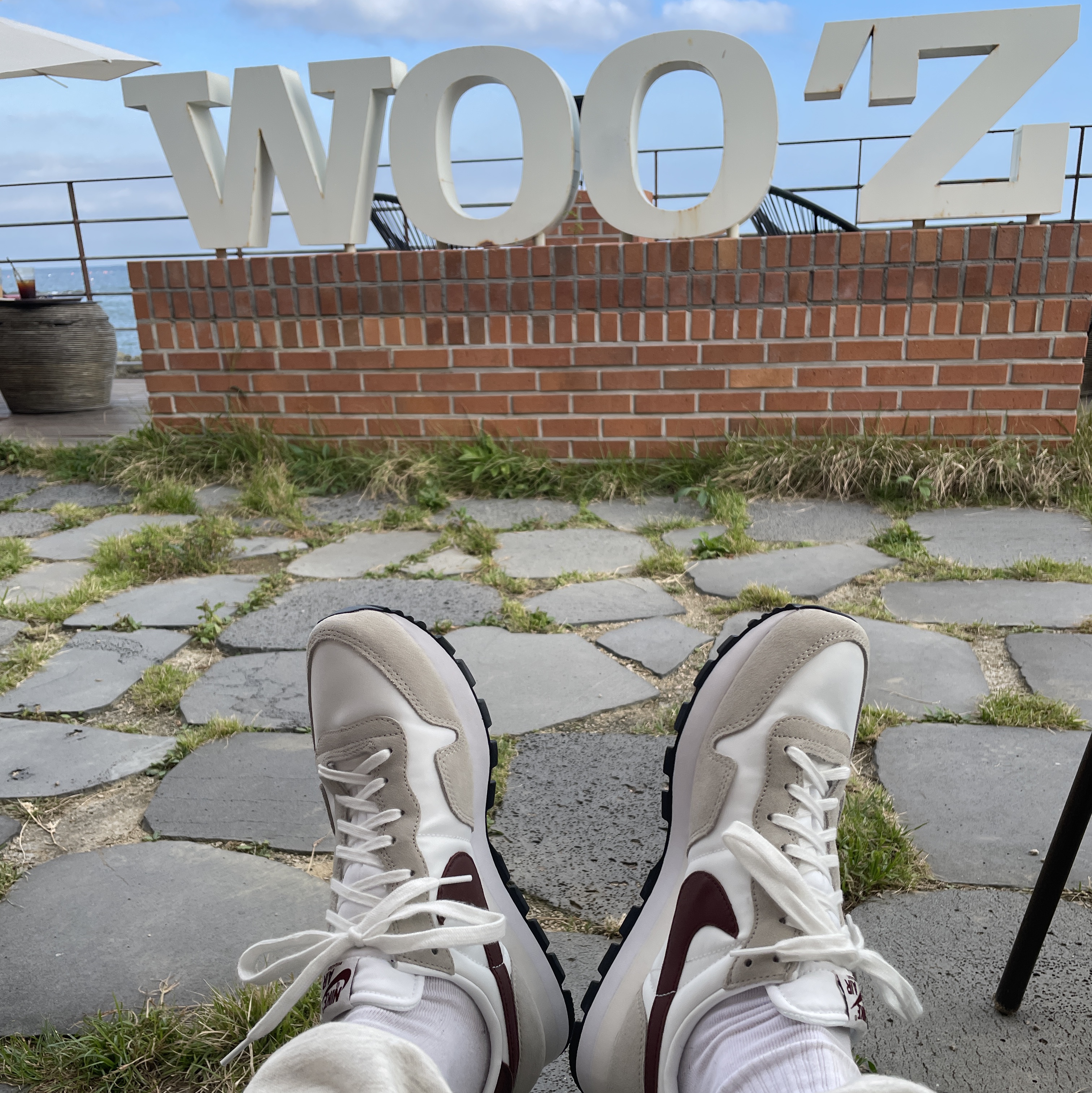 Nike Air Pegasus 83 Stone and Bronze Eclipse 착용 스타일