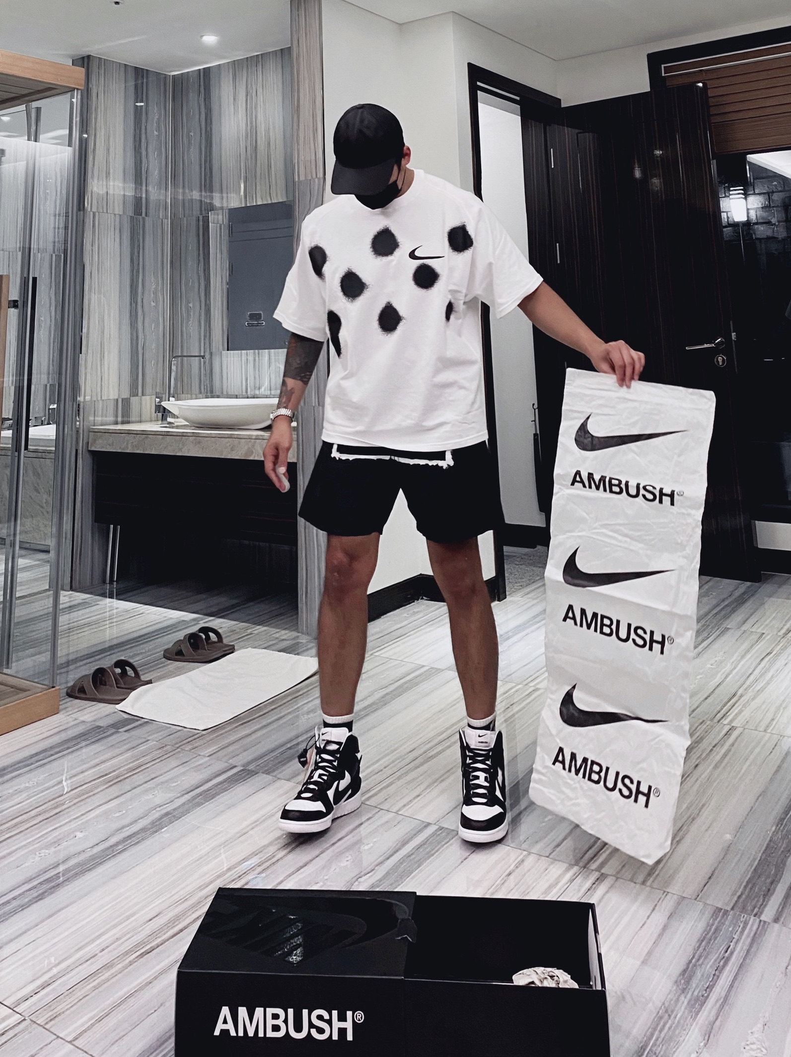 Nike x Ambush Dunk High Black, Nike x Off-White NRG Short Sleeve T-Shirt White 착용 스타일 - 3