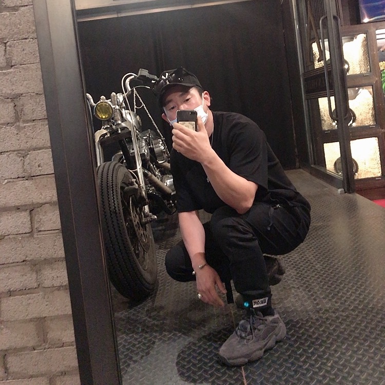 Adidas Yeezy 500 Utility Black 2018/2020 착용 스타일