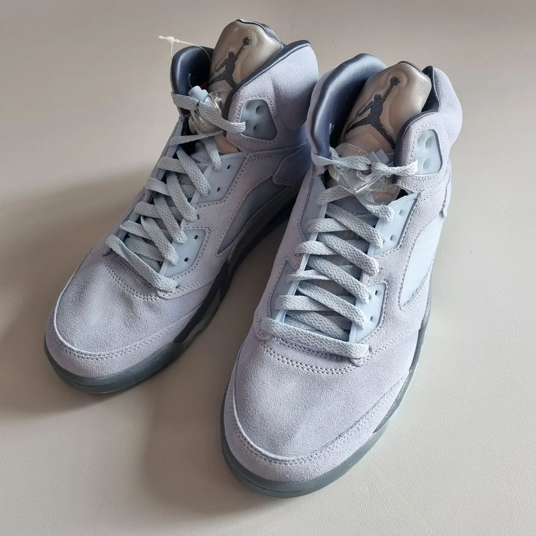 (W) Jordan 5 Retro Bluebird 착용 스타일 - 1