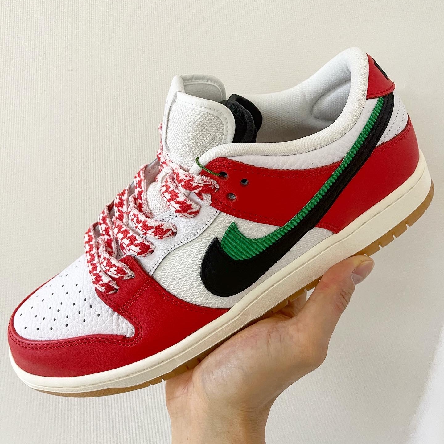 Nike x Frame Skate SB Dunk Low Pro Habibi 착용 스타일 - 2