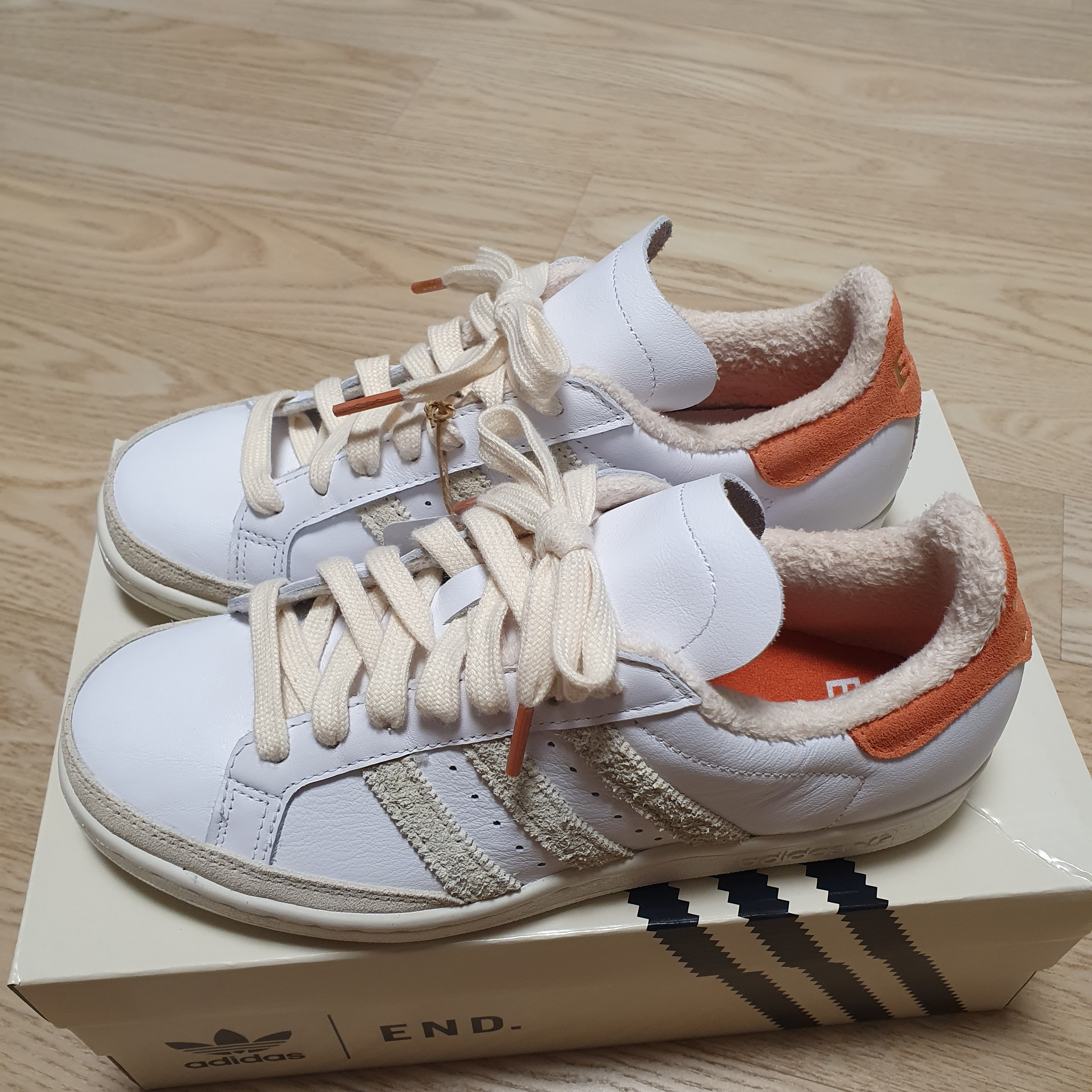Adidas x END. National Tennis OG Tennis Club 착용 스타일 - 1