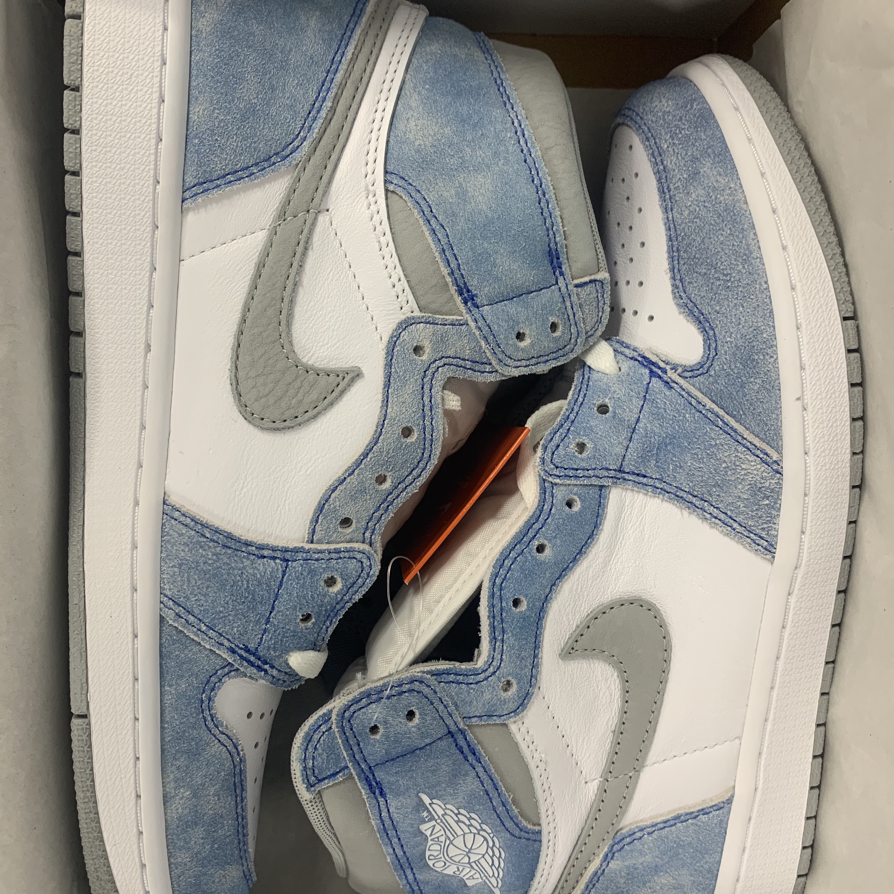 Jordan 1 Retro High OG Hyper Royal 착용 스타일