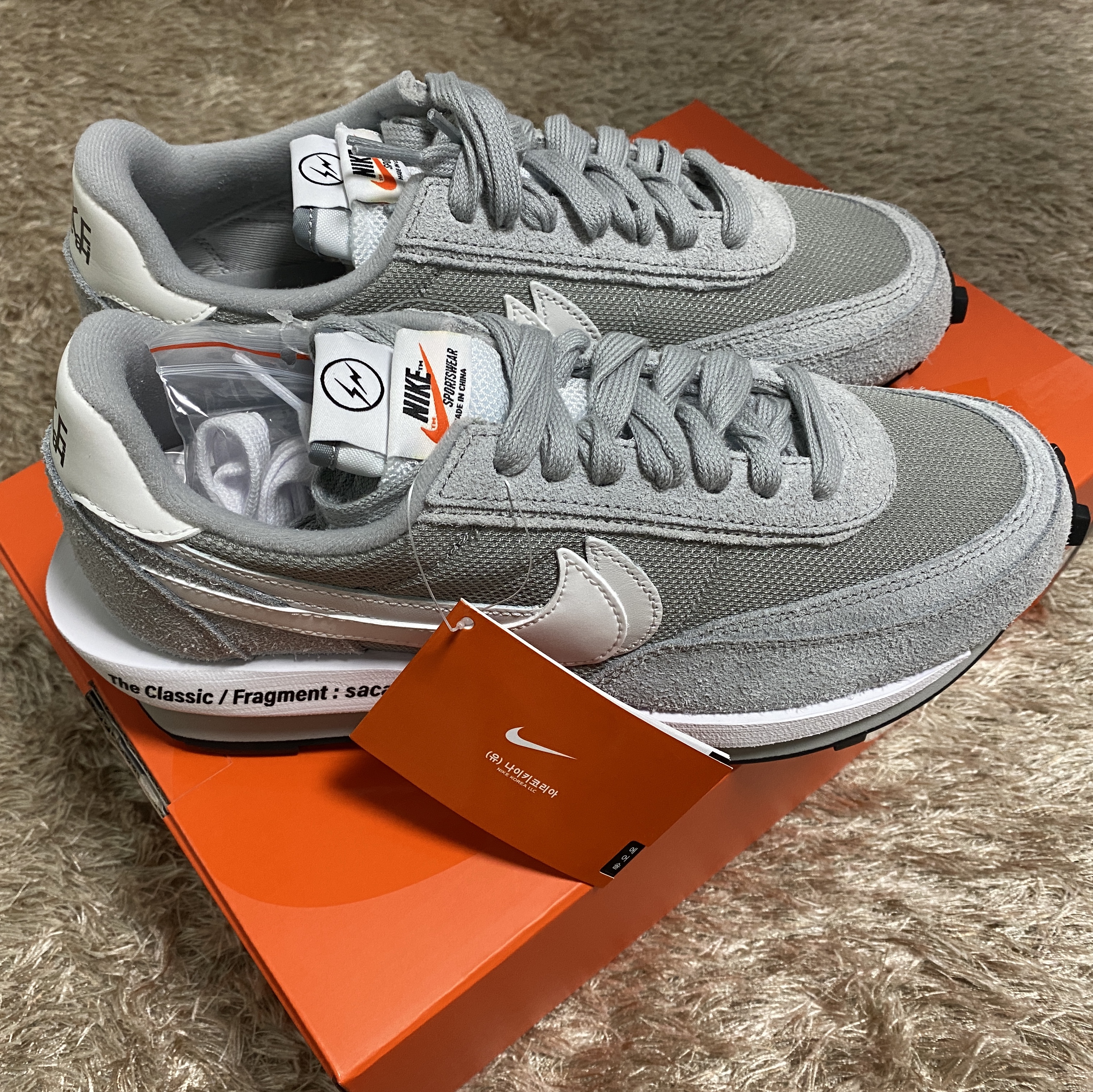 Nike x Sacai x Fragment LDWaffle Light Smoke Grey 착용 스타일 - 2