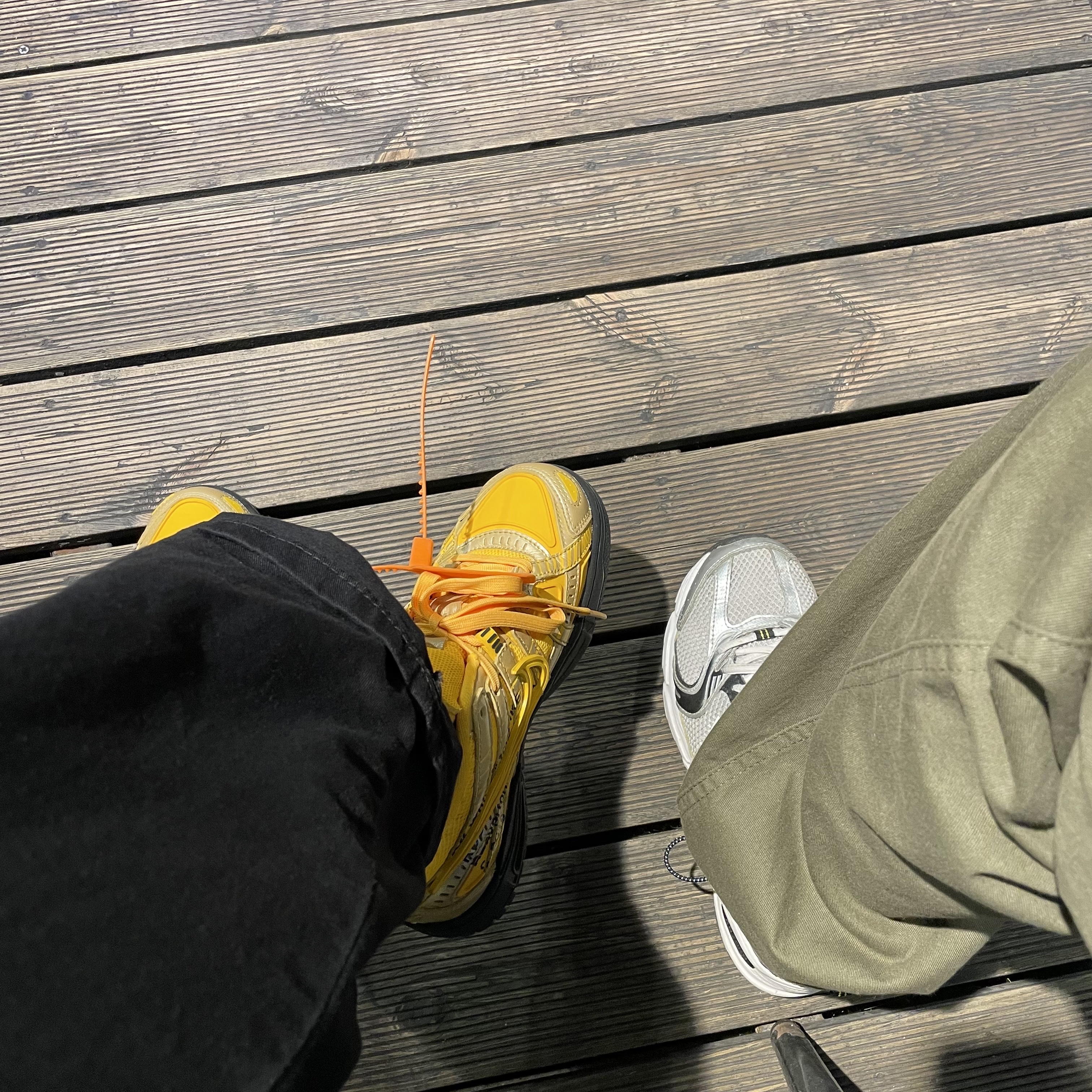 Nike x Off-White Air Rubber Dunk University Gold 착용 스타일