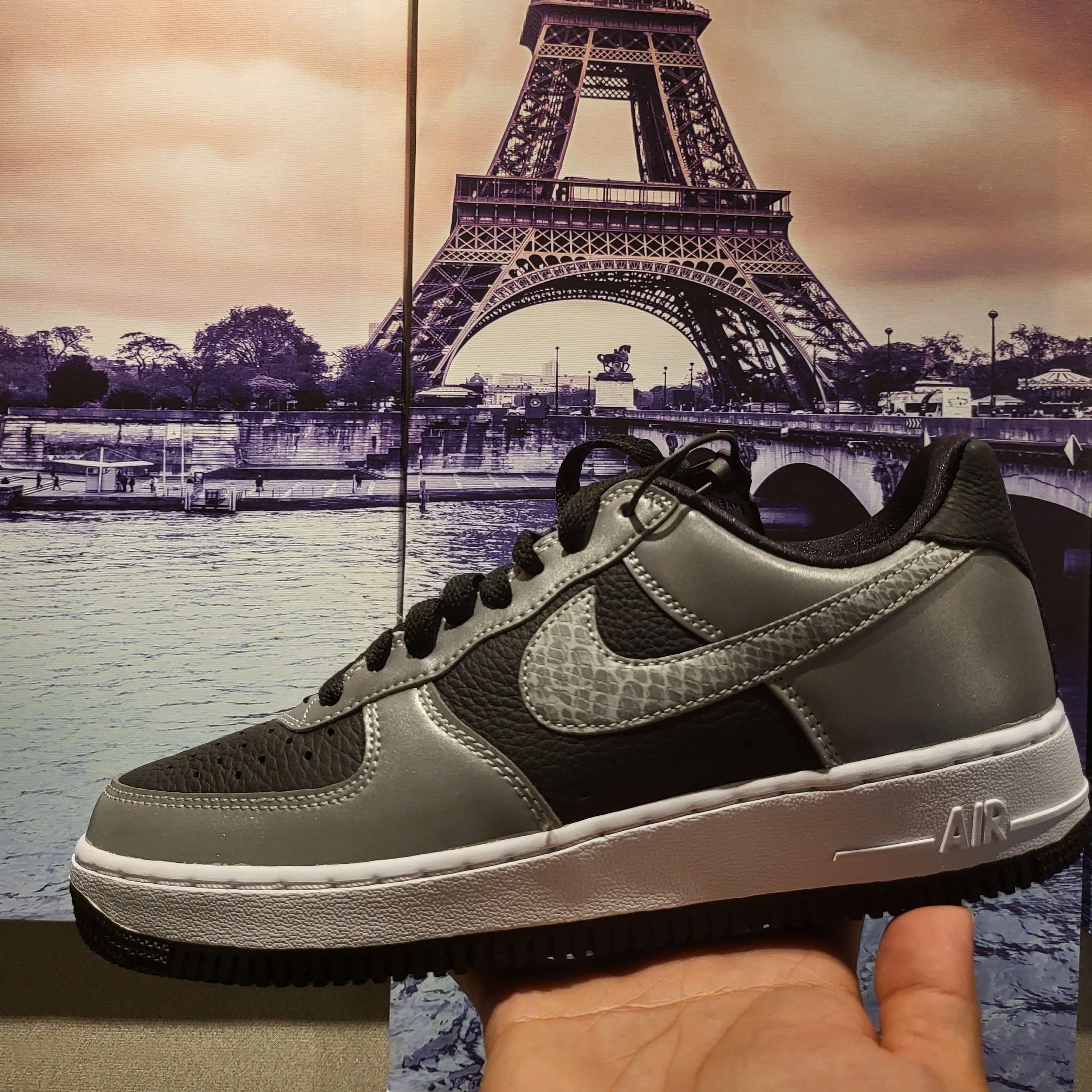 Nike Air Force 1 B Silver Snake 착용 스타일 - 3