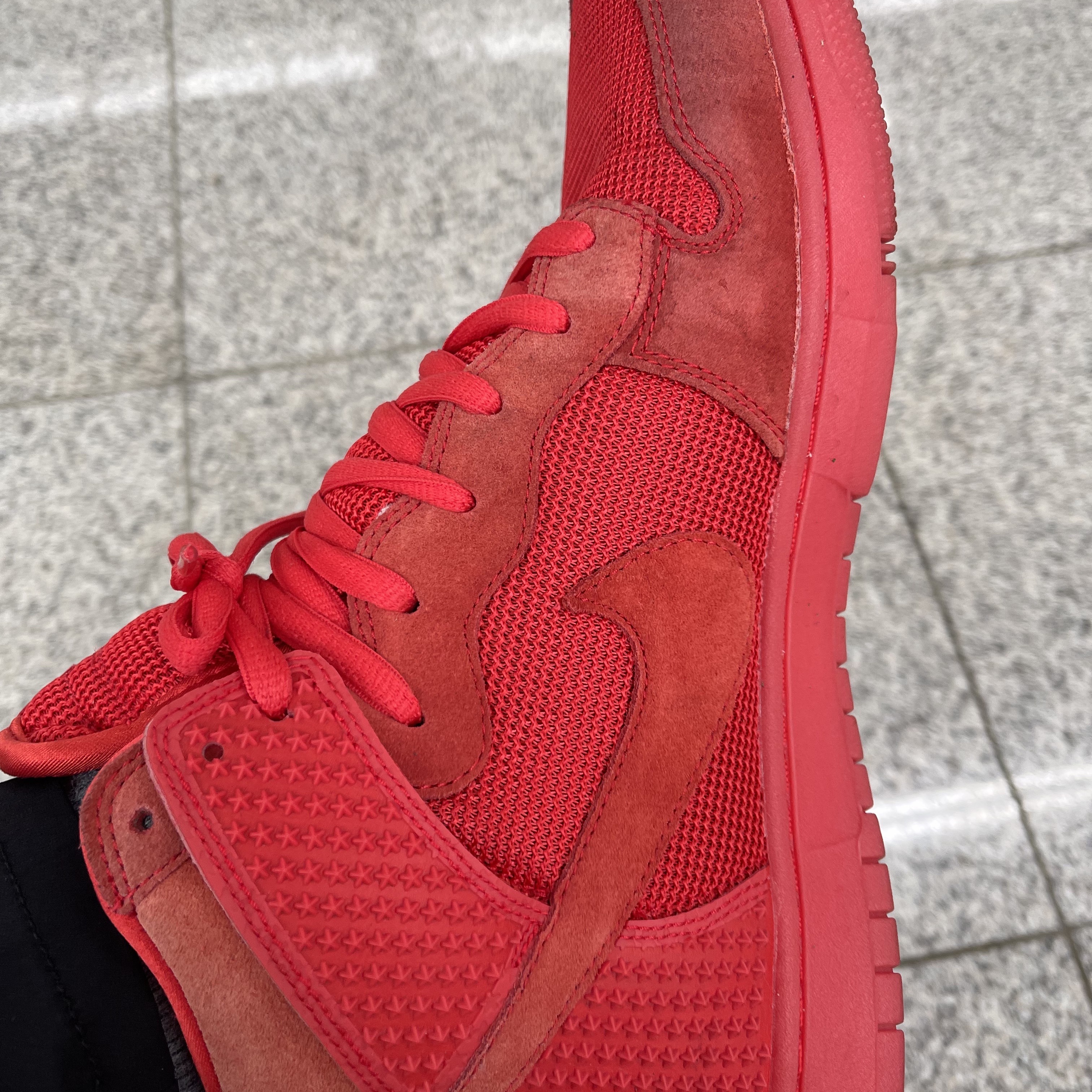 Nike Dunk High CMFT Premium Red October 착용 스타일 - 1