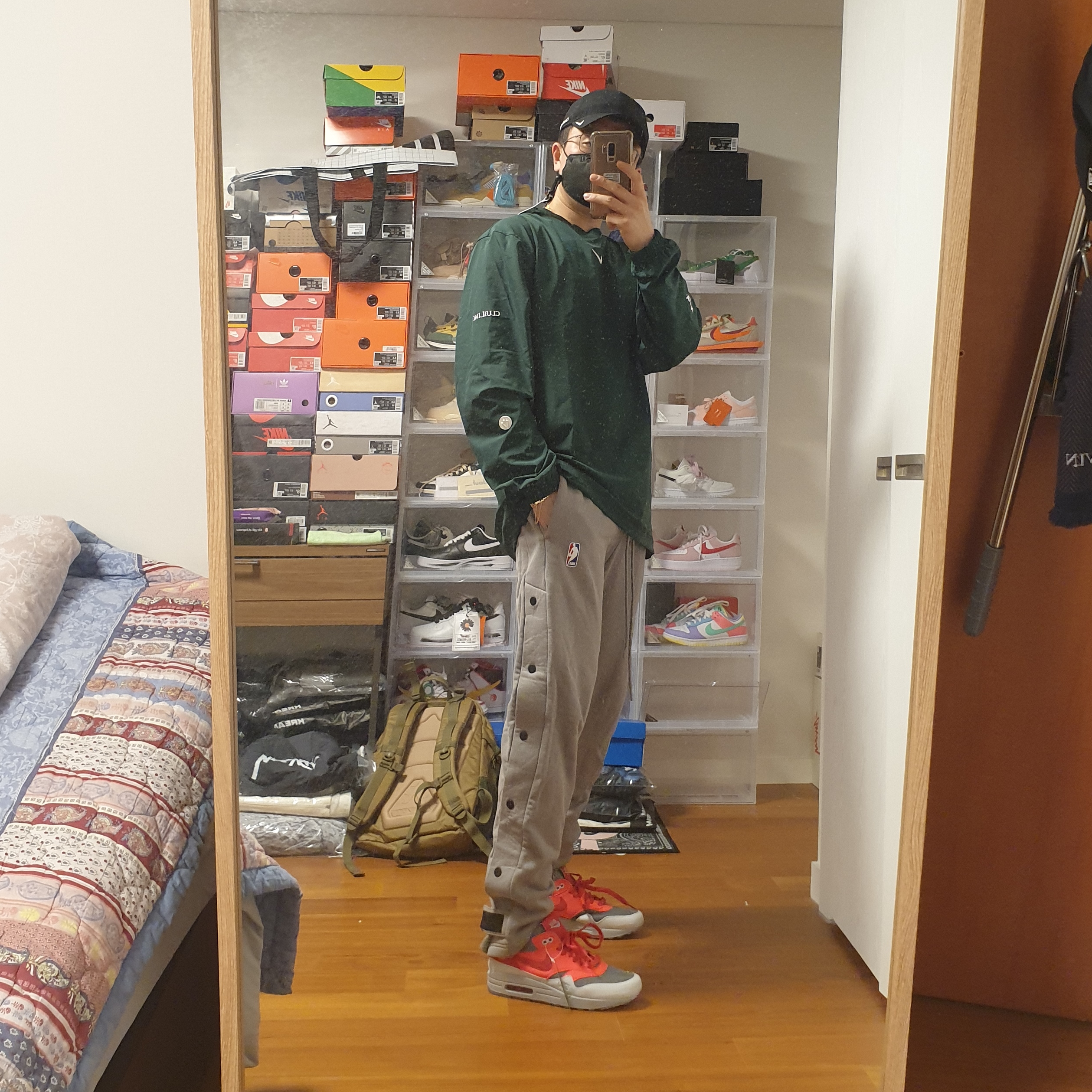 Nike x Drake Nocta Golf Crewneck Top Green - US/EU, Nike x Drake Nocta Golf Cap Black 착용 스타일 - 3
