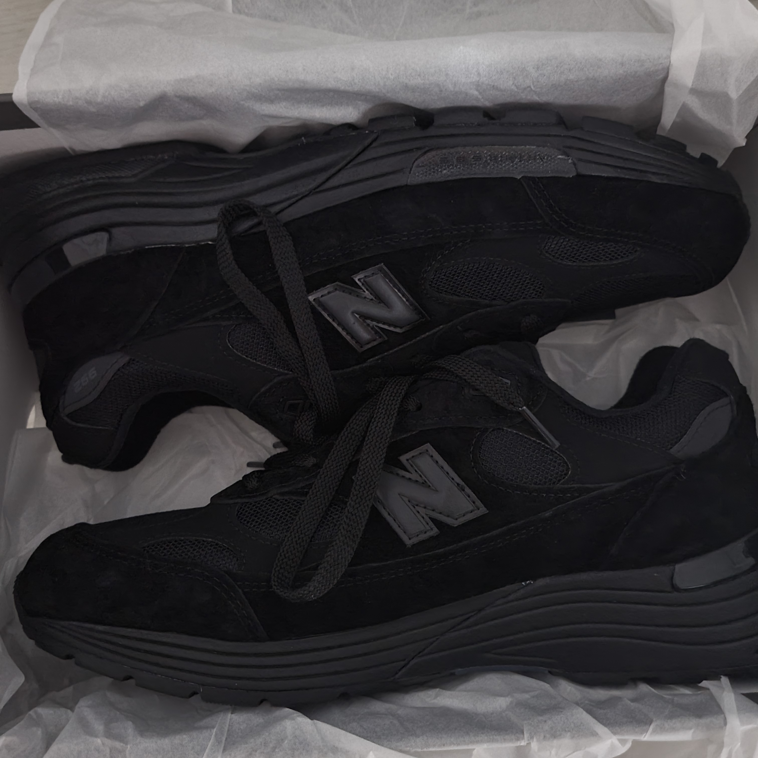 New Balance 992 Made in USA Triple Black 착용 스타일 - 2
