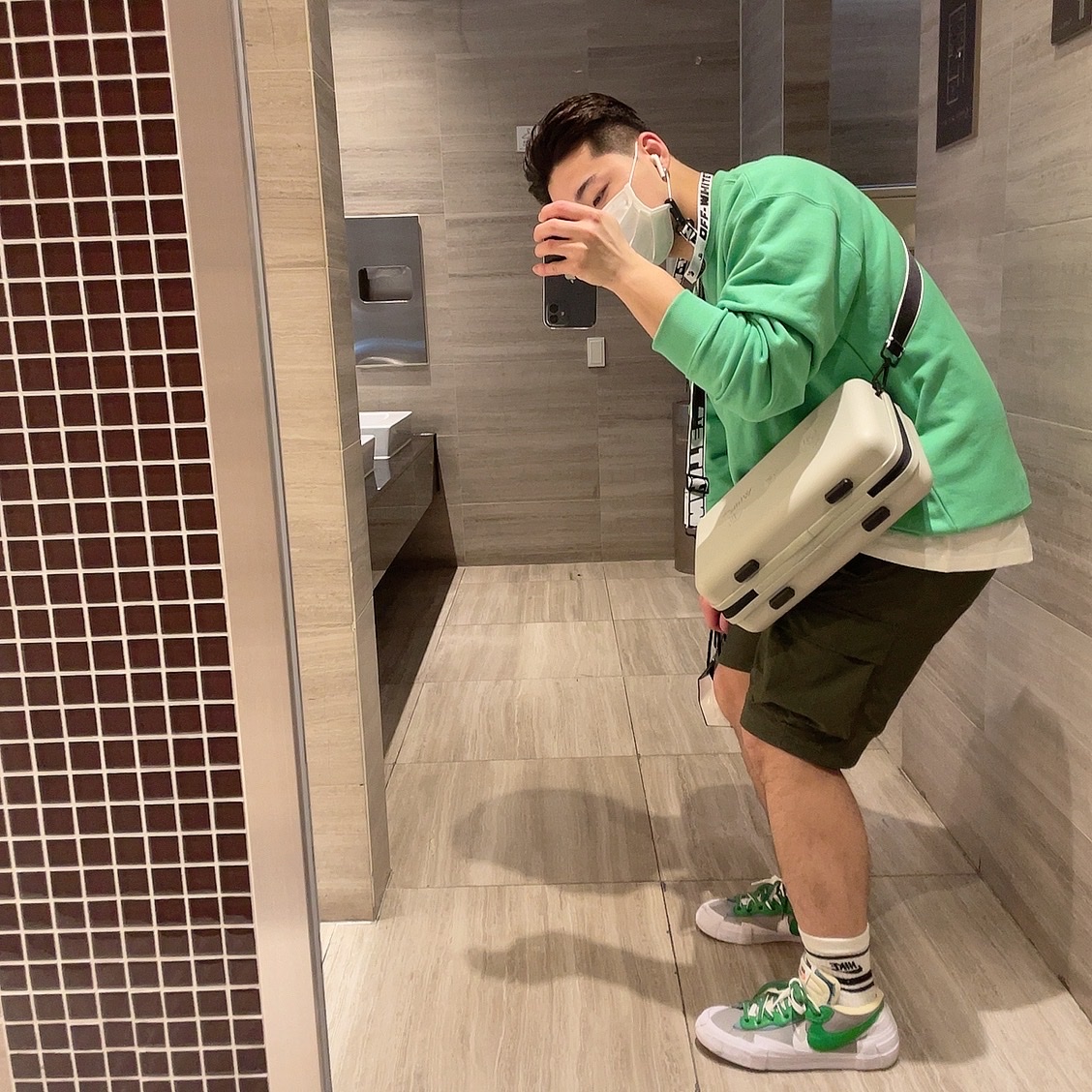 Nike x Sacai Blazer Low Classic Green, Off-White x Amore Pacific Protection Box (Without Cosmetics) 착용 스타일