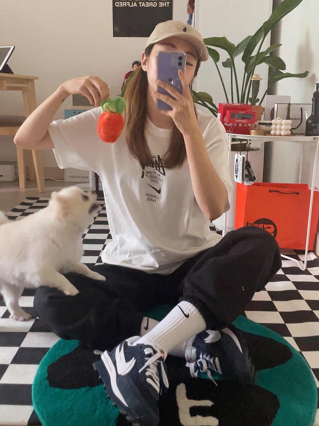 Nike x Sacai x Fragment LDWaffle Blackened Blue, Nike x Stussy WT T-Shirt White - Asia 착용 스타일