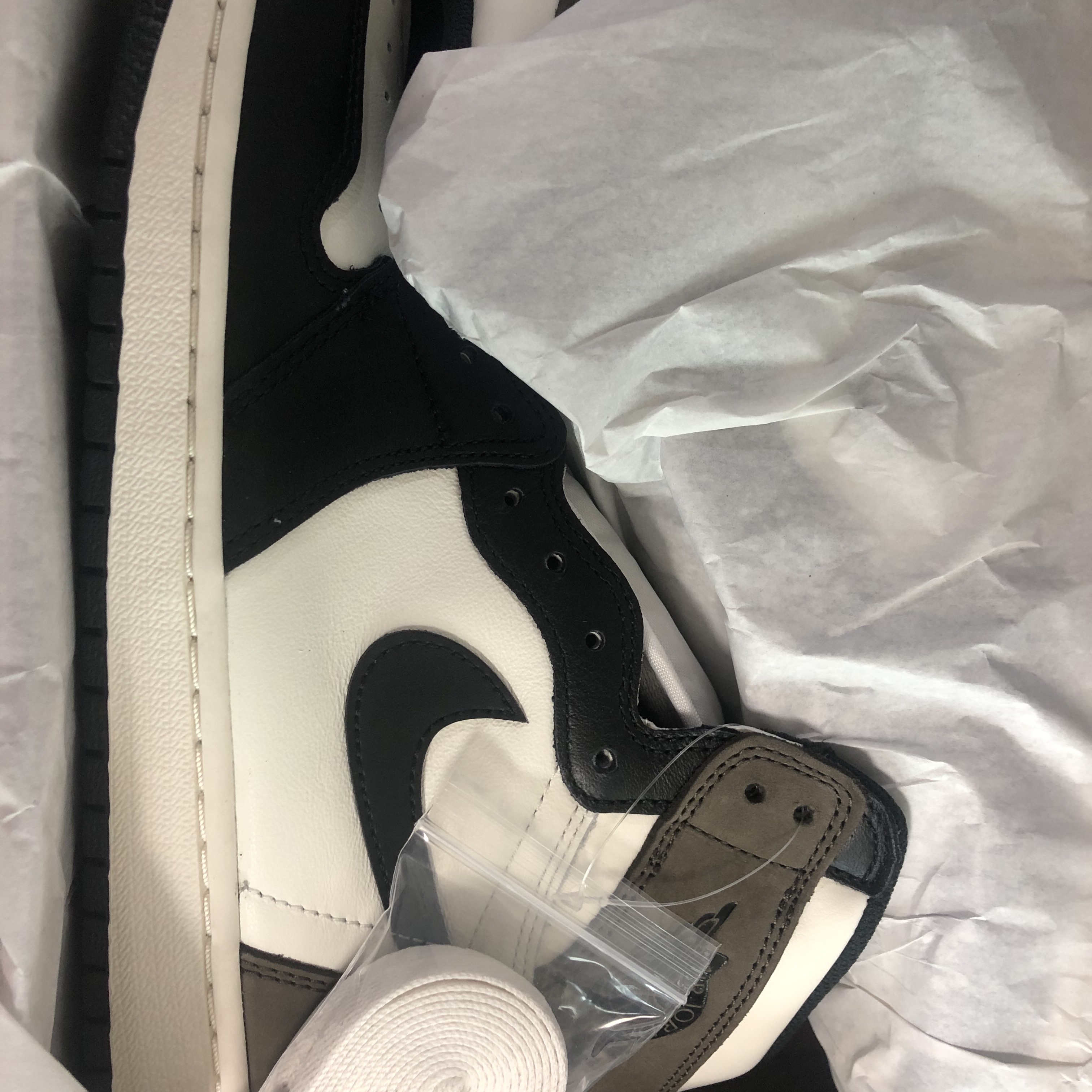 Jordan 1 Retro High OG Black Mocha 착용 스타일 - 1