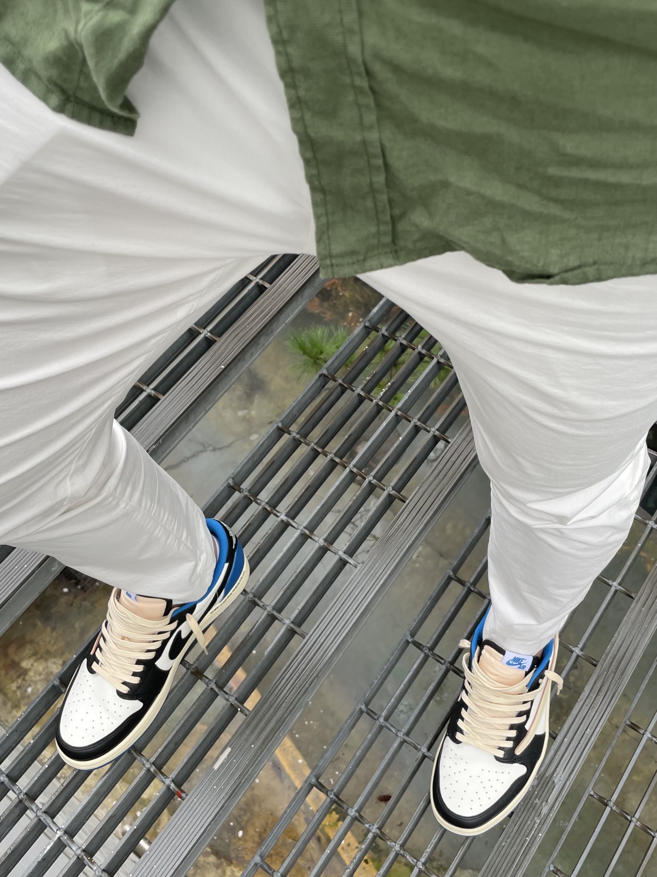 Jordan 1 x Travis Scott x Fragment Retro Low OG SP Military Blue 착용 스타일