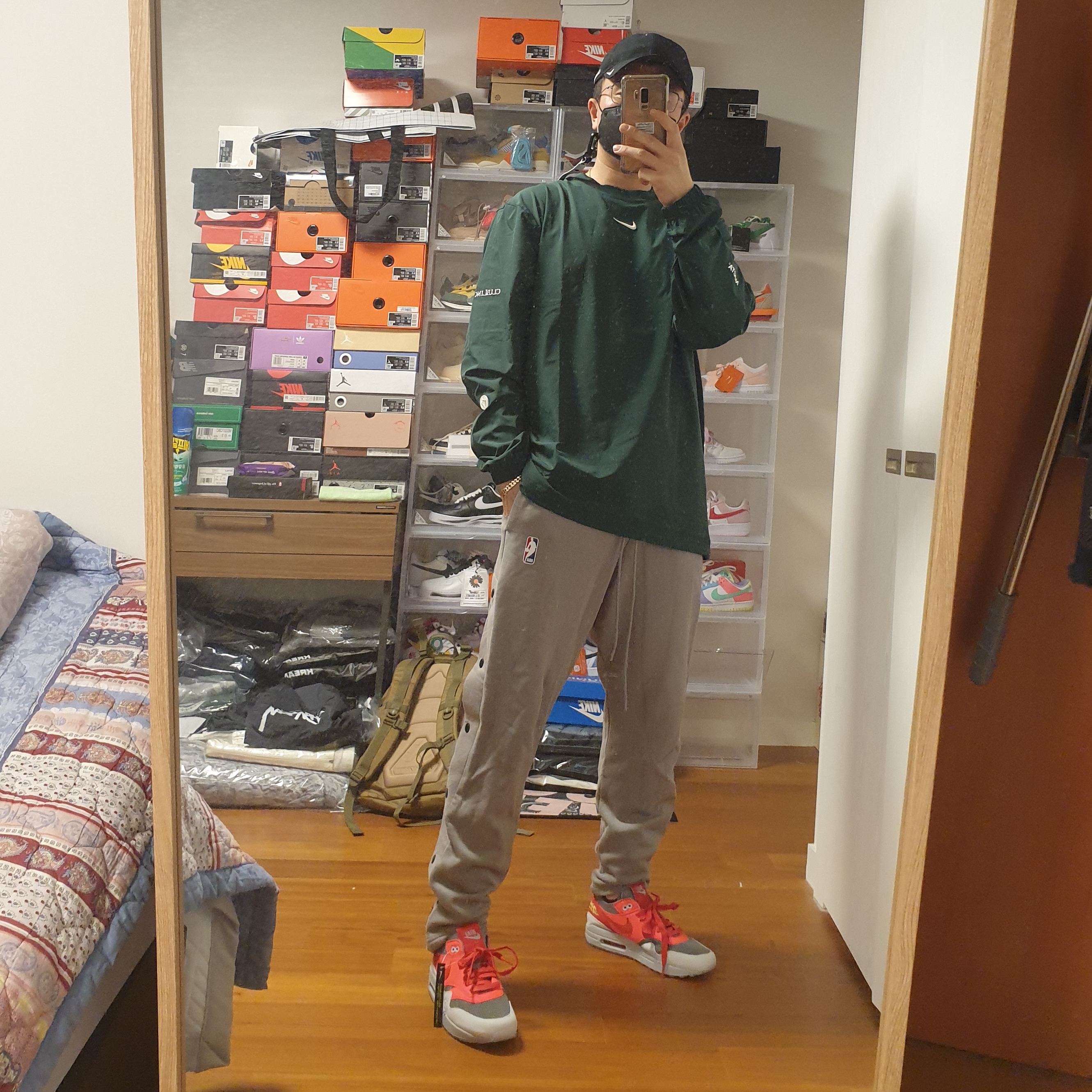 Nike x Drake Nocta Golf Crewneck Top Green - US/EU, Nike x Drake Nocta Golf Cap Black 착용 스타일 - 1