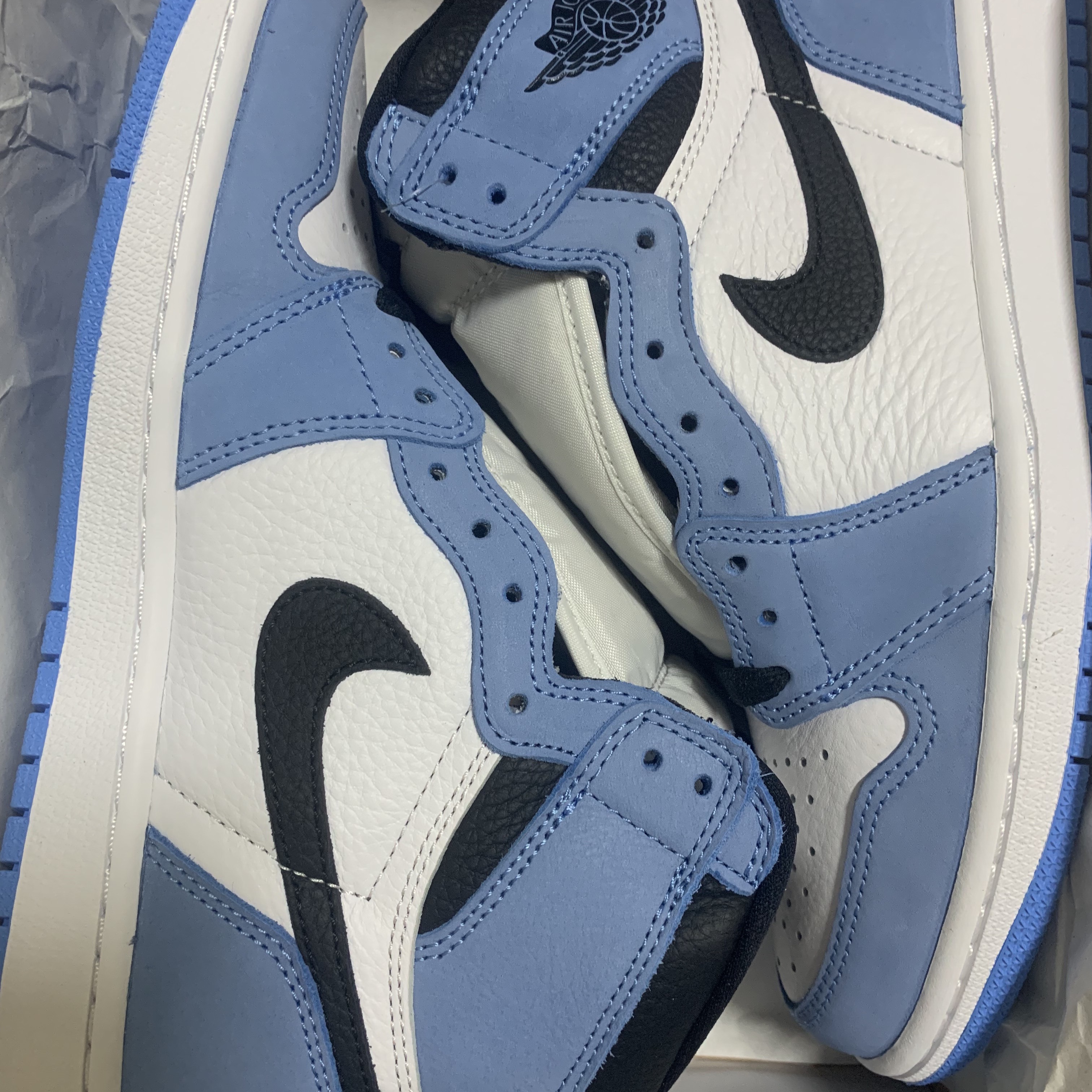 Jordan 1 Retro High OG University Blue 착용 스타일