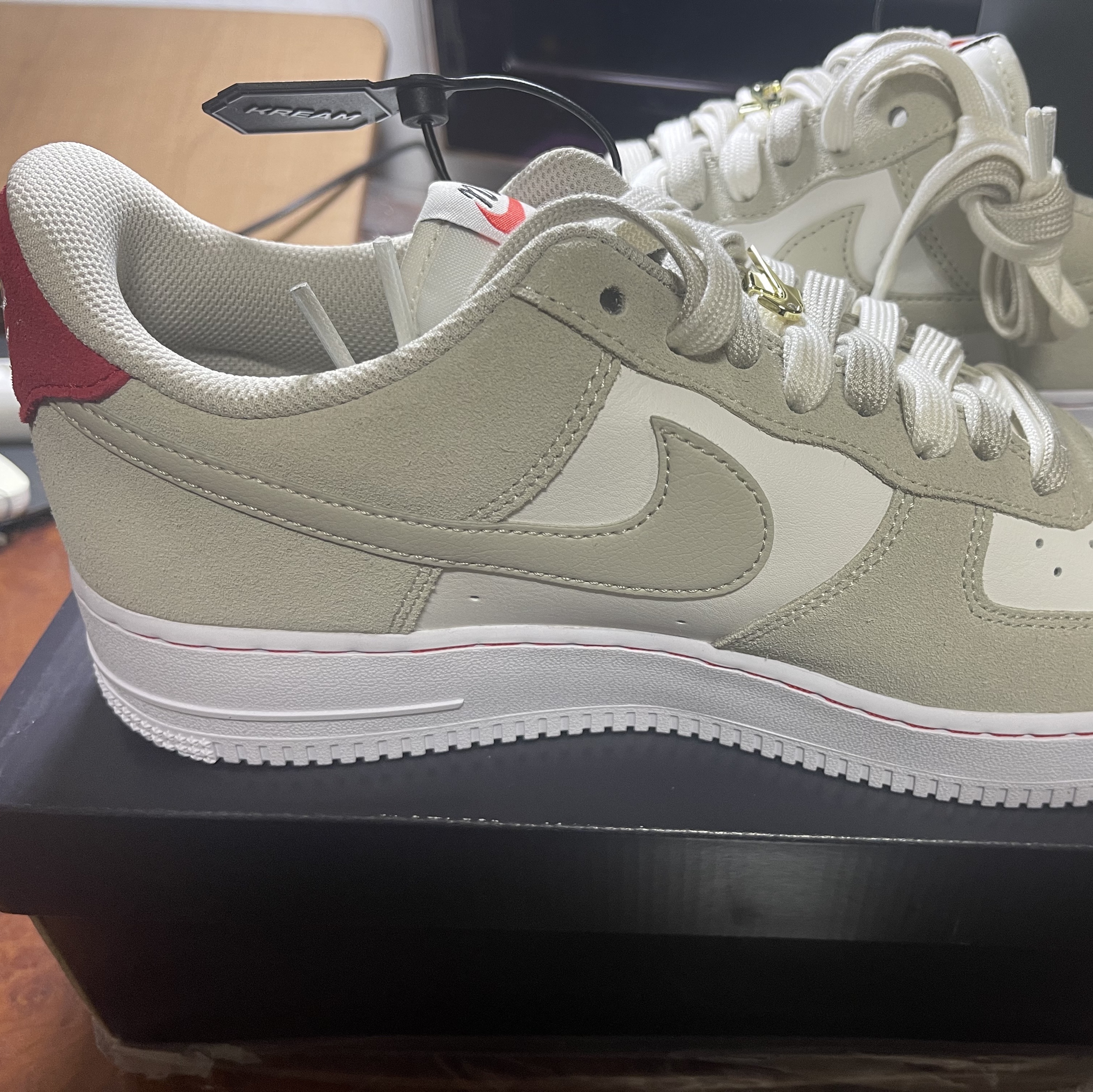 Nike Air Force 1 '07 SE First Use Light Stone 착용 스타일 - 2