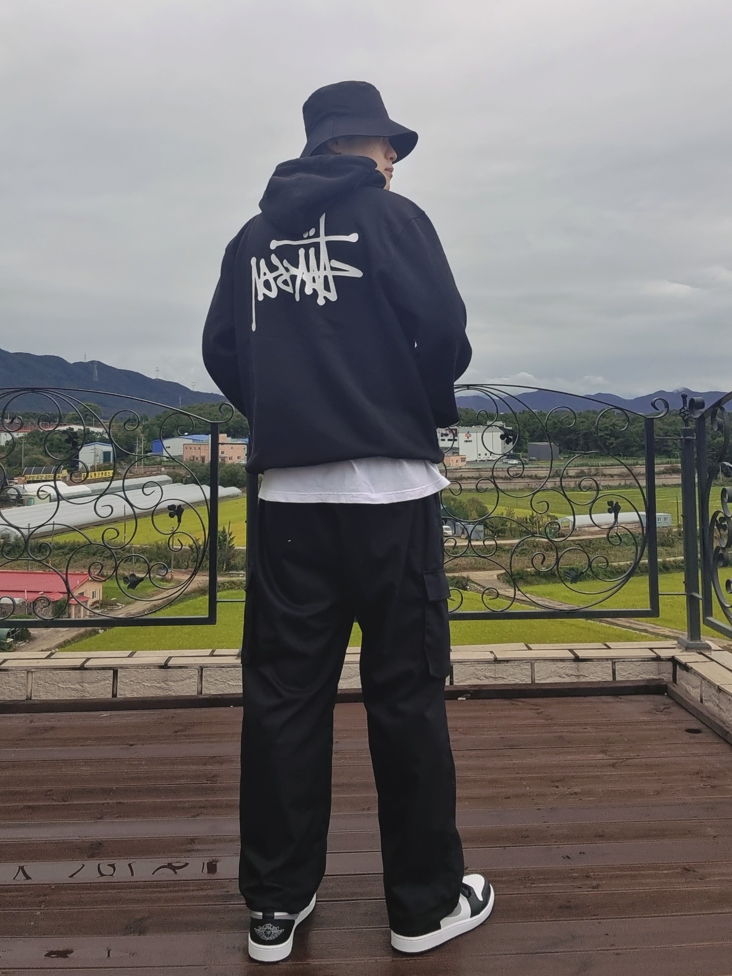 Stussy Basic Stussy Hoodie Black 2021, Jordan 1 Low Black Particle Grey 착용 스타일 - 2