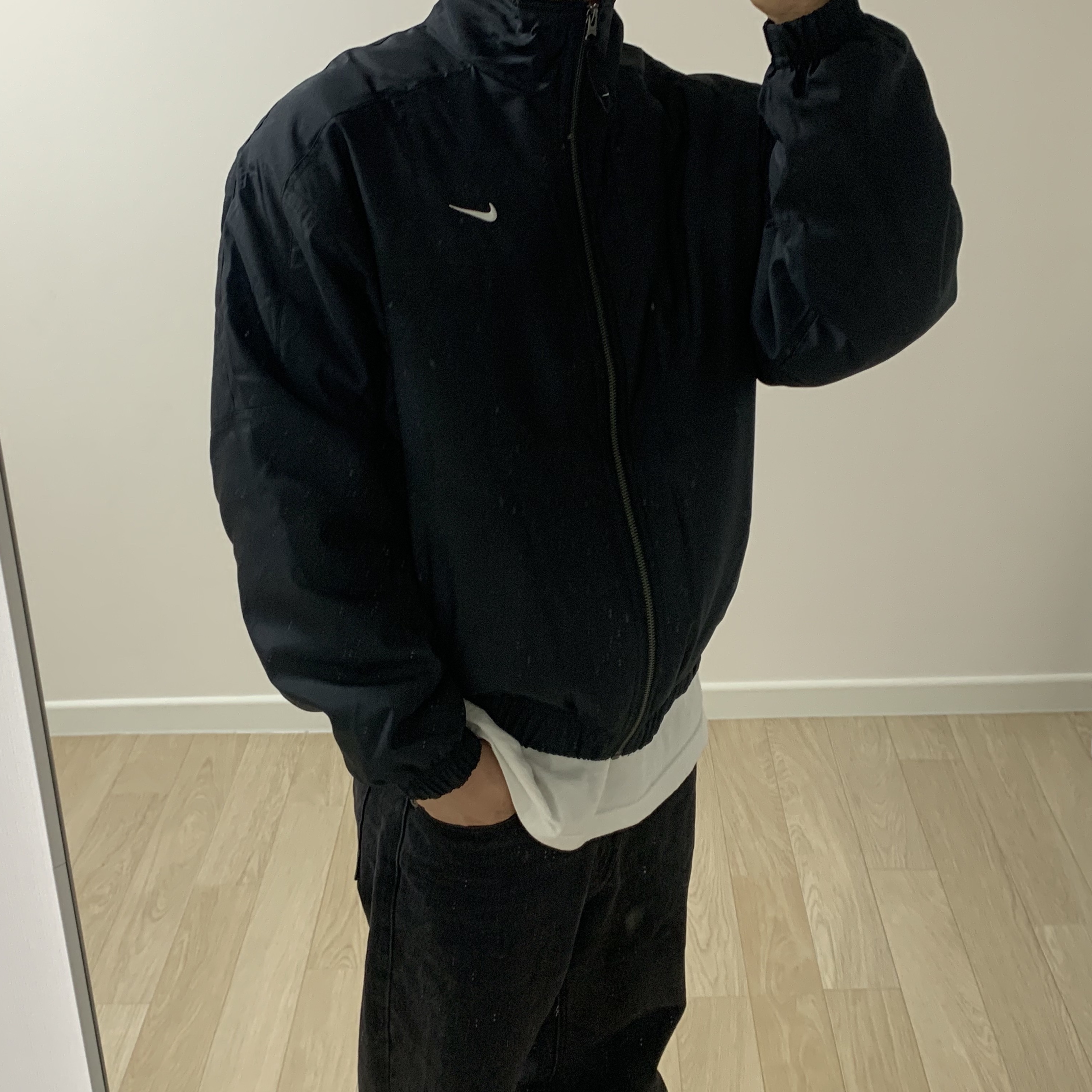 Nike NRG Solo Swoosh Satin Bomber Jacket Black Kumquat - Asia, Nike NRG Solo Swoosh Satin Bomber Jacket Light Army - Asia 착용 스타일 - 1