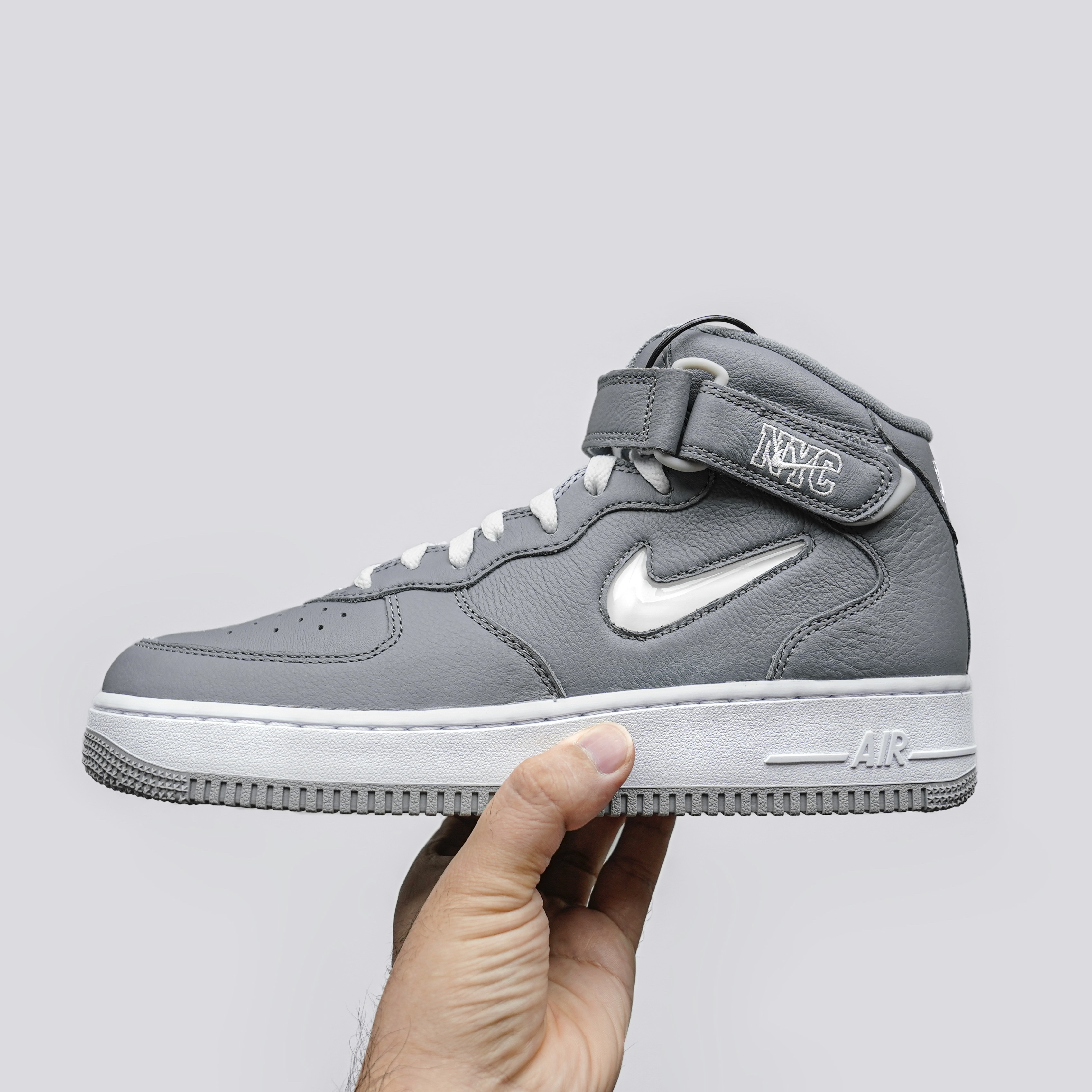 Nike Air Force 1 Mid QS NYC Cool Grey 착용 스타일