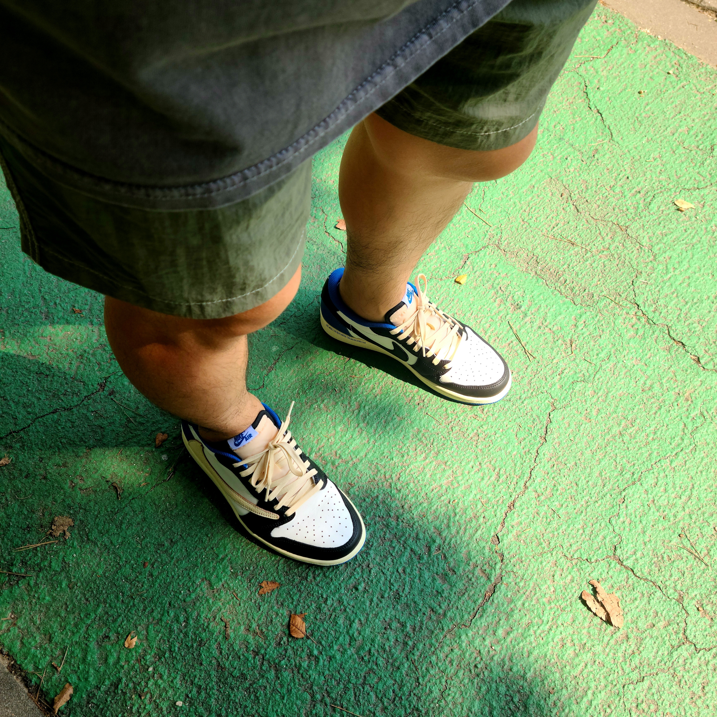 Jordan 1 x Travis Scott x Fragment Retro Low OG SP Military Blue 착용 스타일 - 2