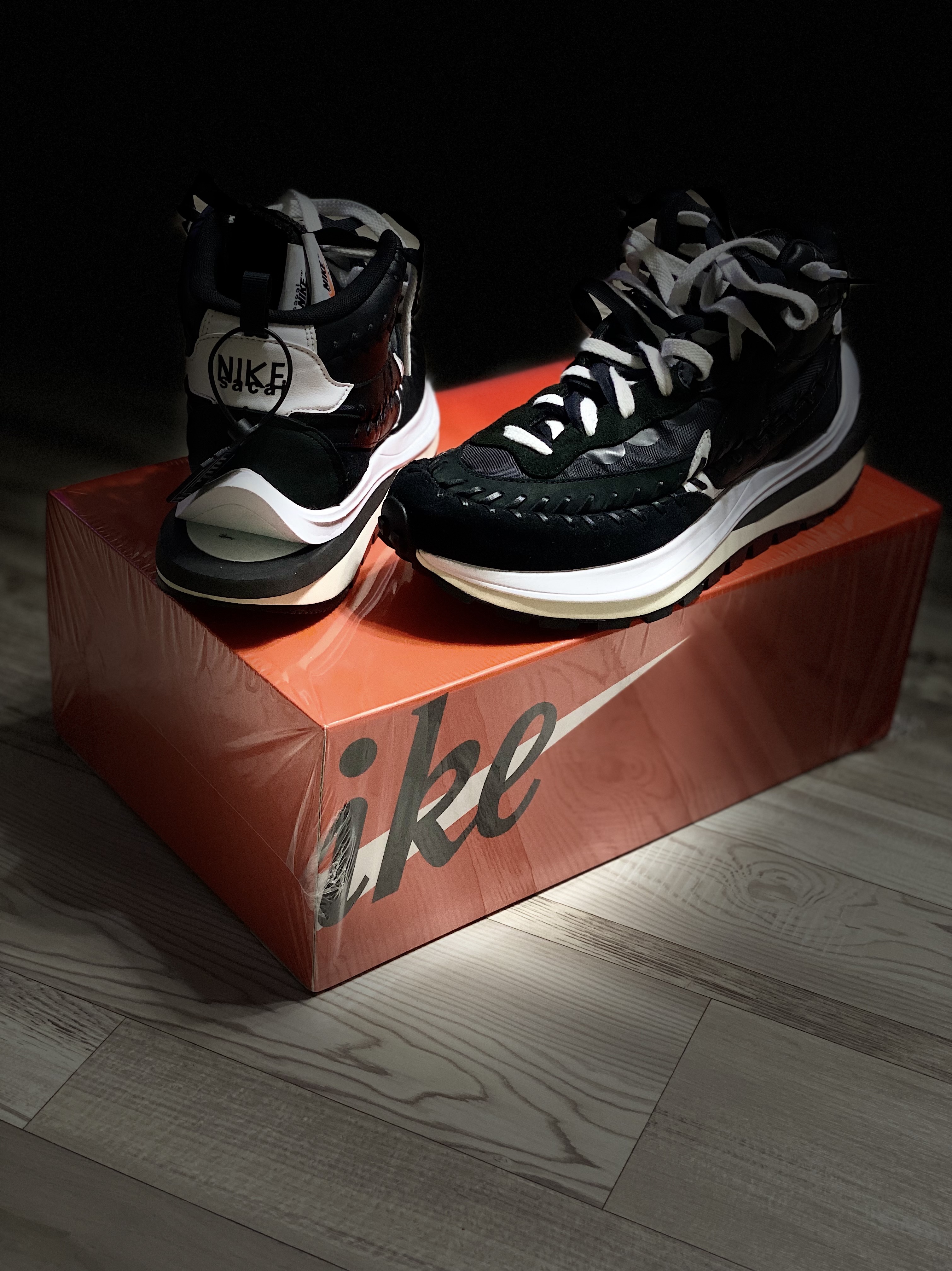 Nike x Sacai x Jean Paul Gaultier VaporWaffle Black White 착용 스타일 - 1