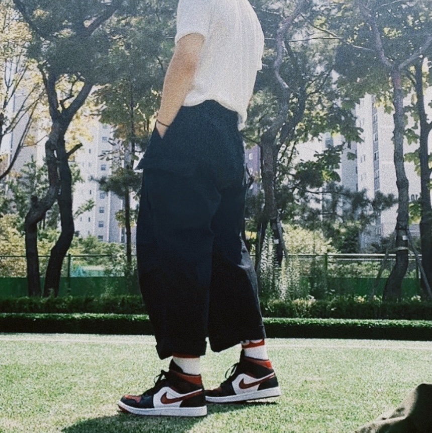Jordan 1 Mid Gym Red Black White 착용 스타일