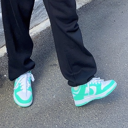 (W) Nike Dunk Low Green Glow 착용 스타일 - 2