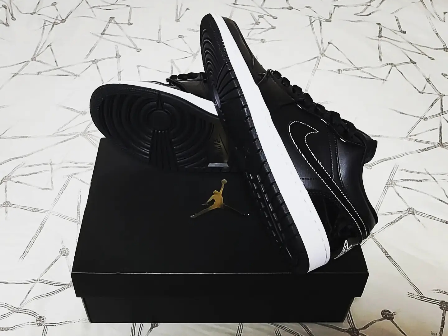 Jordan 1 Low SE ASW Black 착용 스타일 - 4