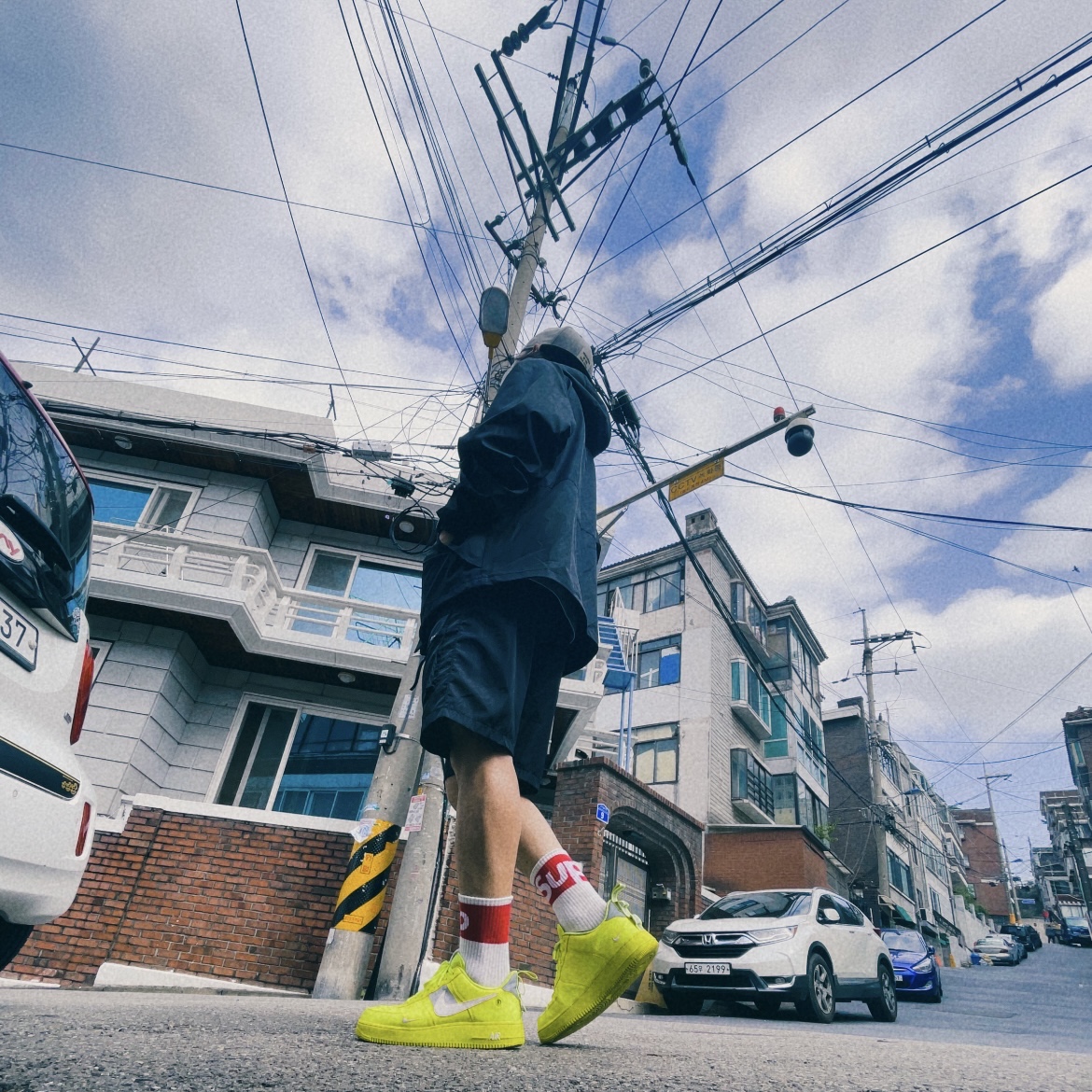 Nike Air Force 1 Utility Volt 2 착용 스타일