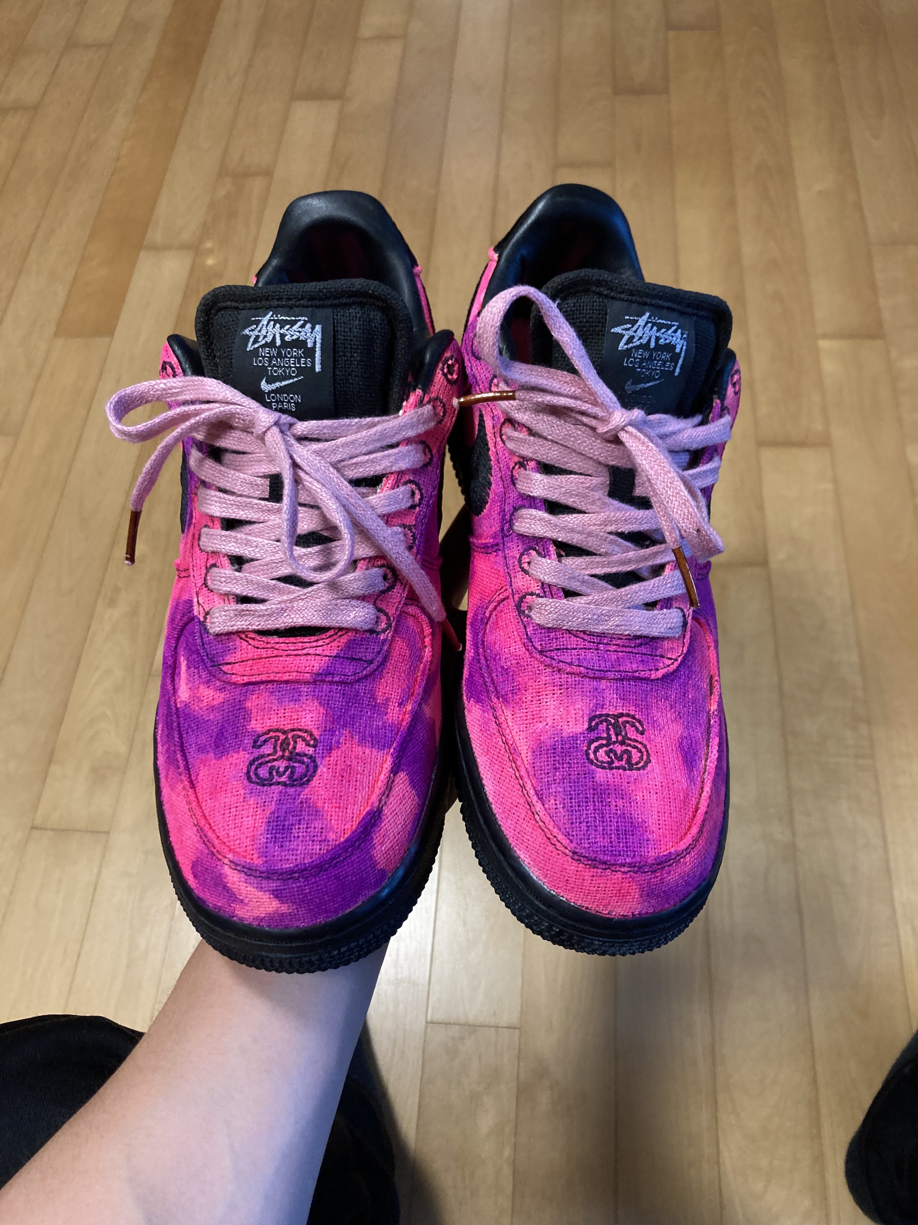 Nike x Stussy Air Force 1 Low Triple Black 착용 스타일 - 2