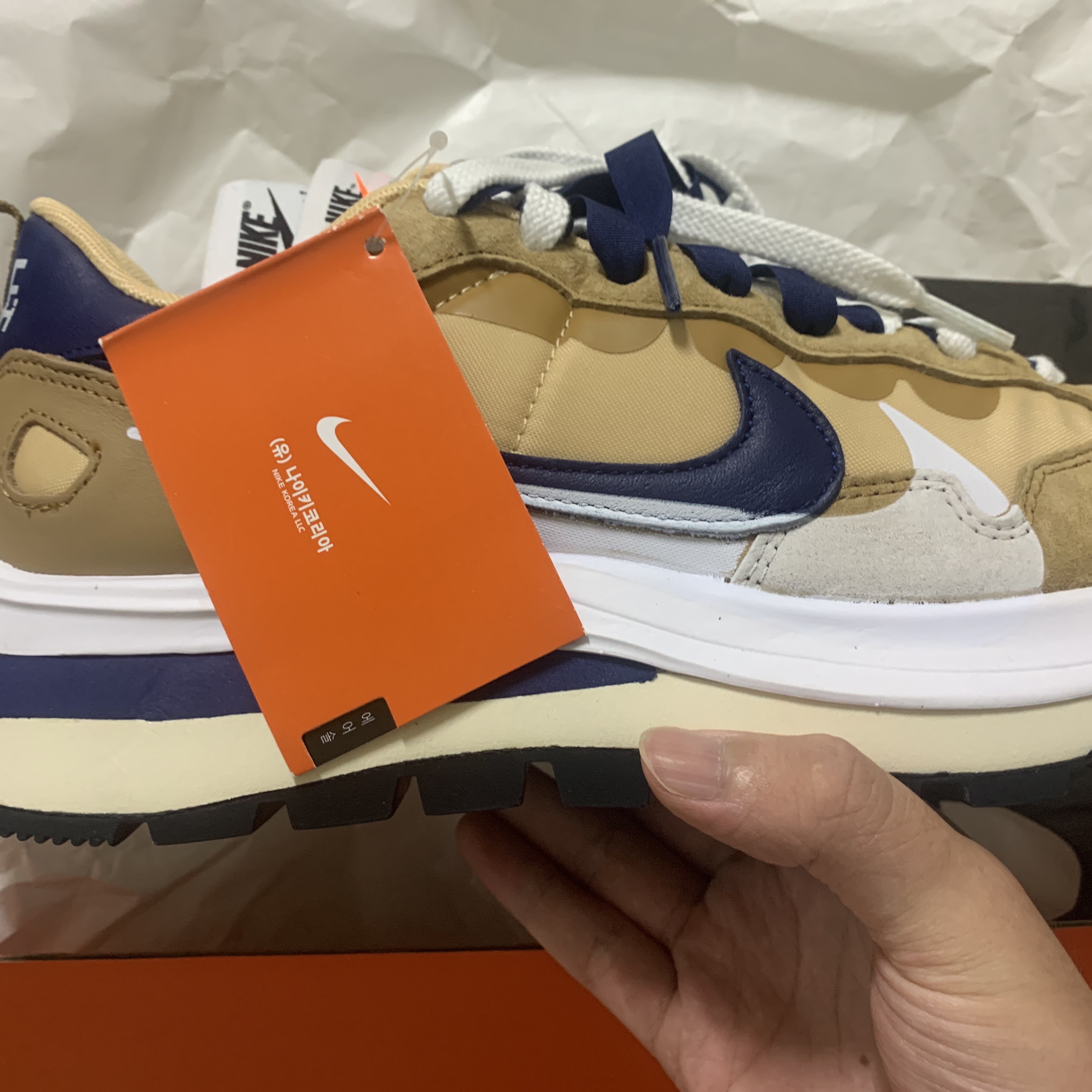 Nike x Sacai VaporWaffle Sesame and Blue Void 착용 스타일